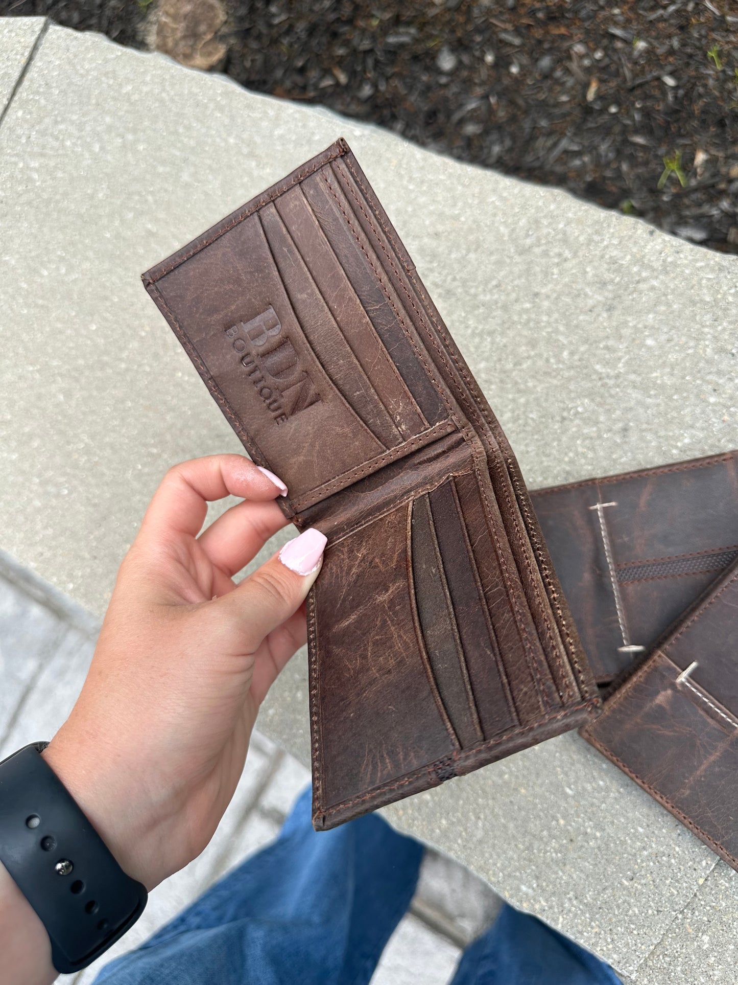Distressed Leather Short Bifold Wallet