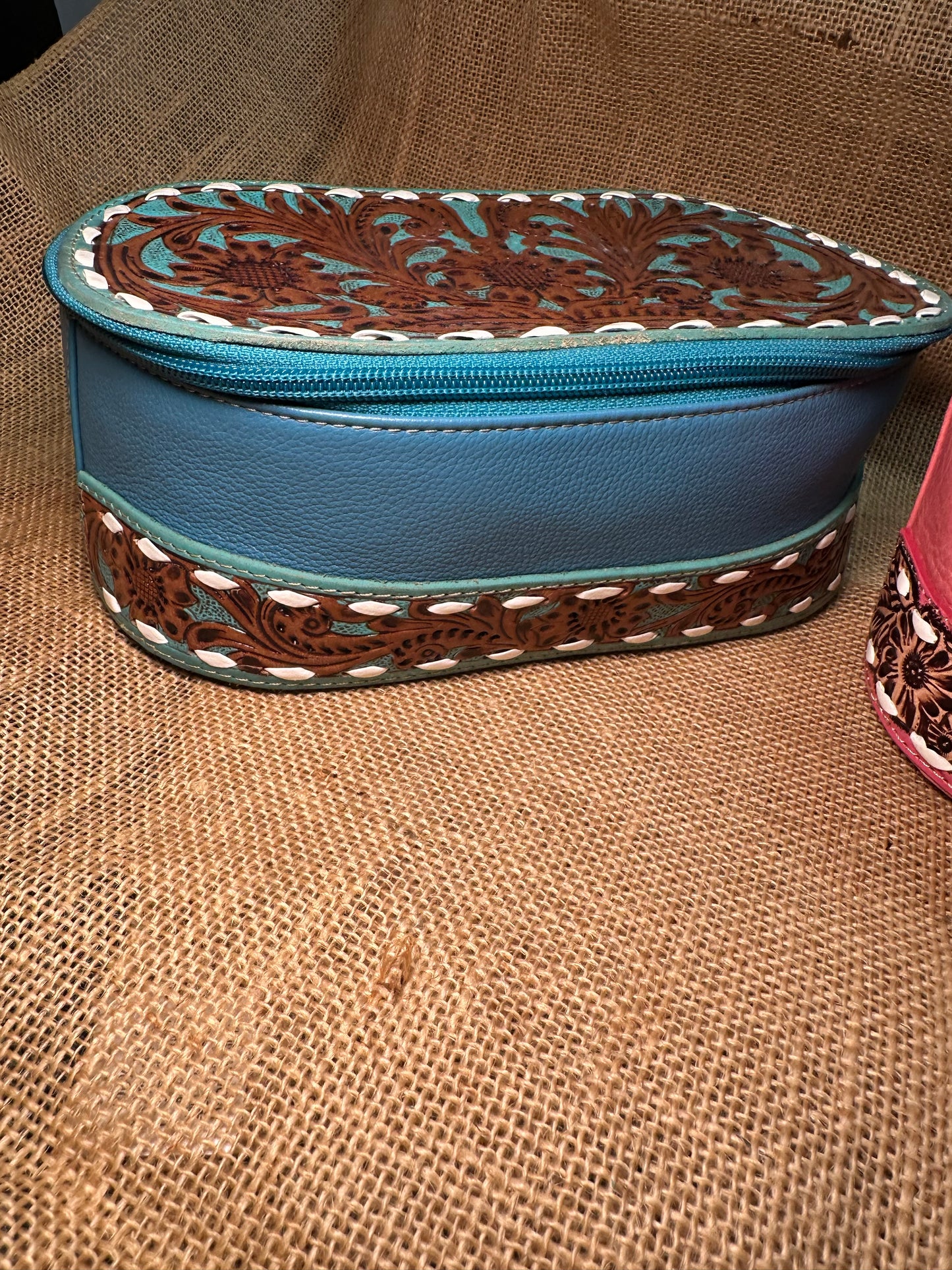 Chesterock Canyon Make-Up Kit