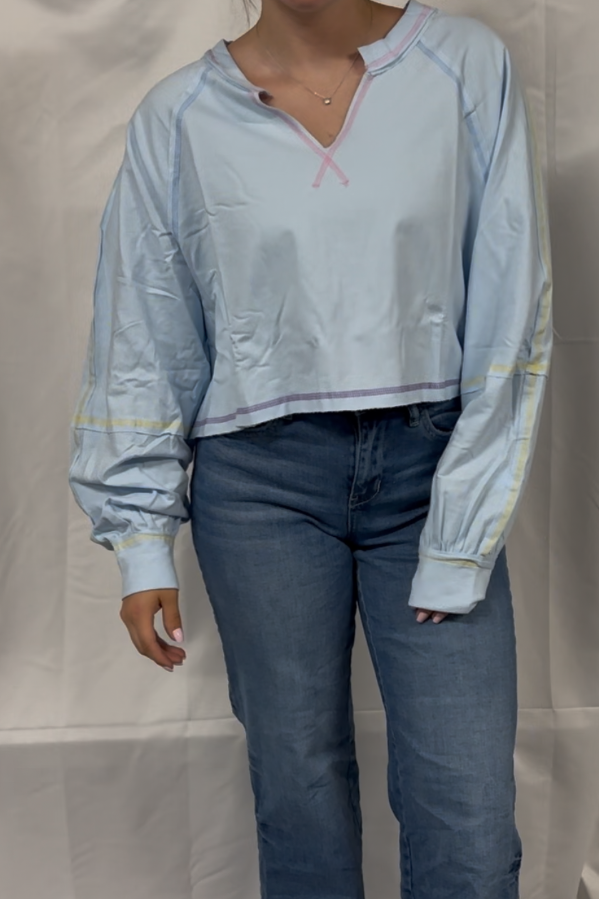 Contrast Stitching Long Sleeve Cropped Tee