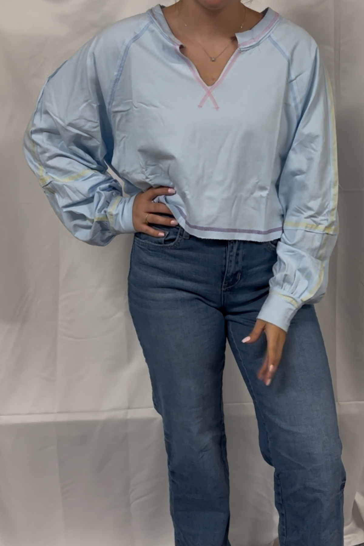 Contrast Stitching Long Sleeve Cropped Tee