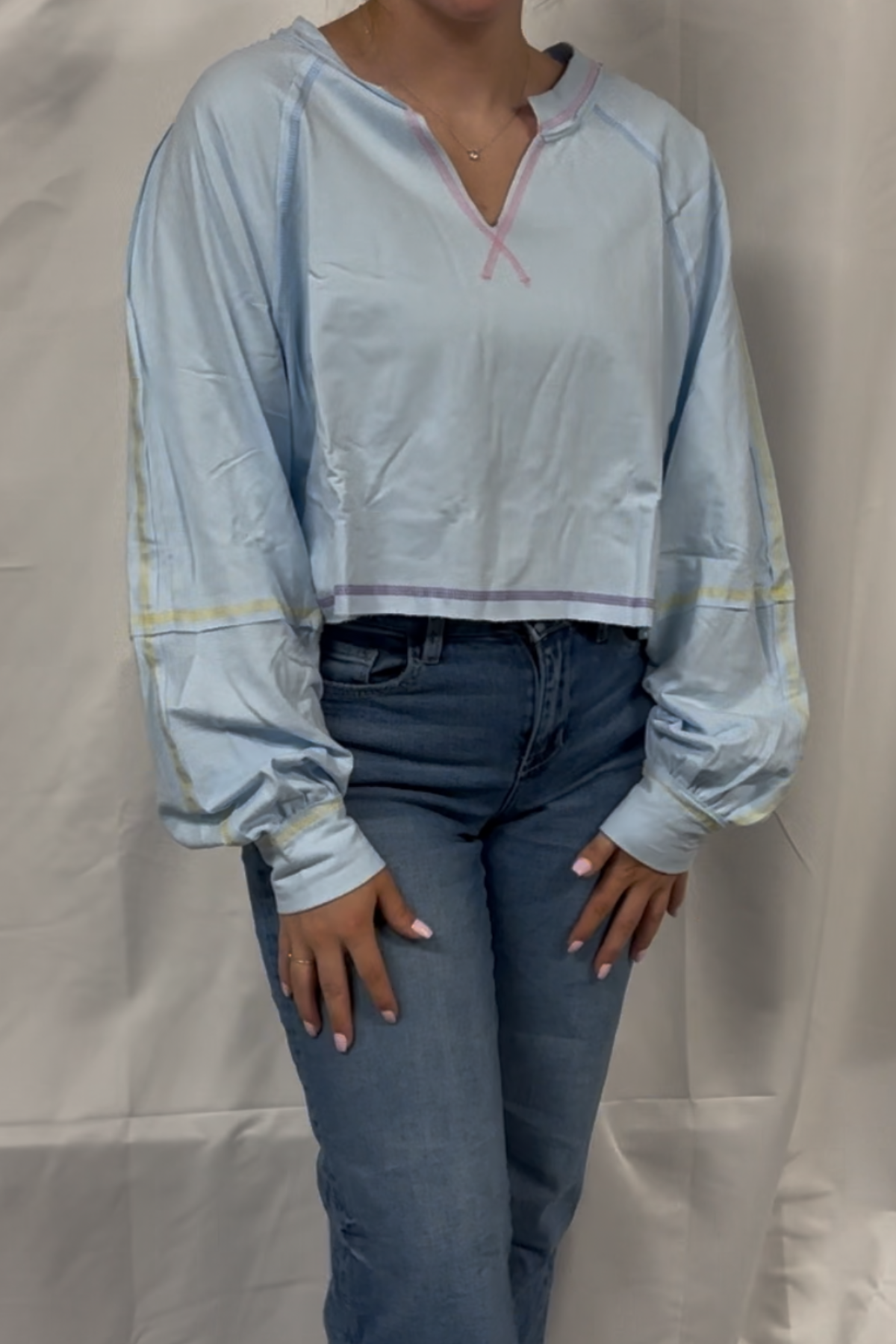 Contrast Stitching Long Sleeve Cropped Tee