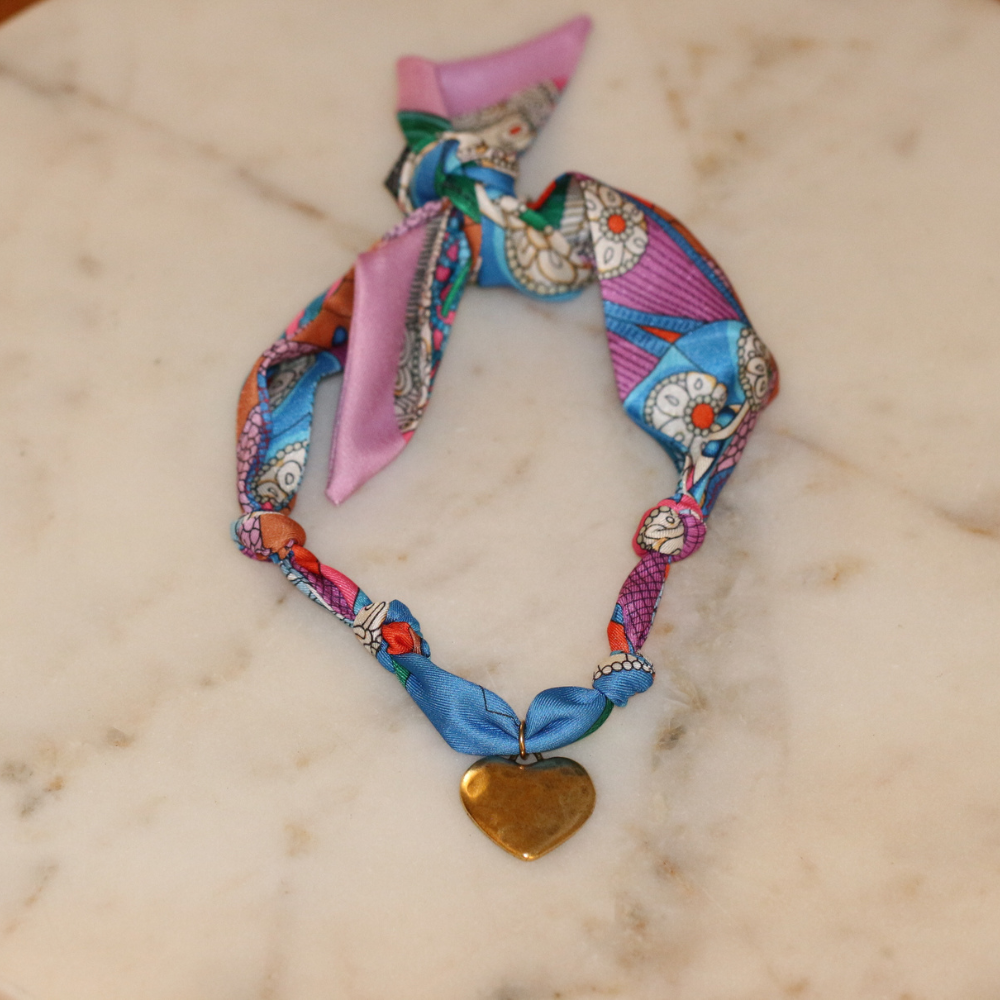 Heartstrings & Hues Scarf Necklace - basic gold pendant