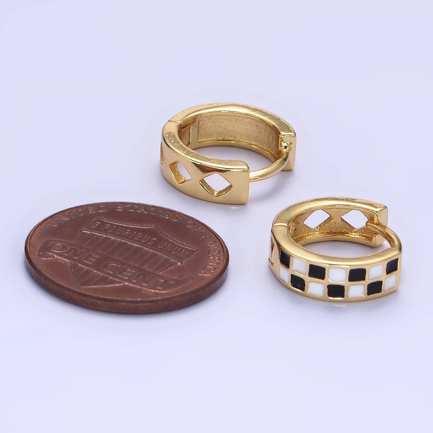 24K Gold Filled 13mm Checkered Enamel Huggie Earring | AD589