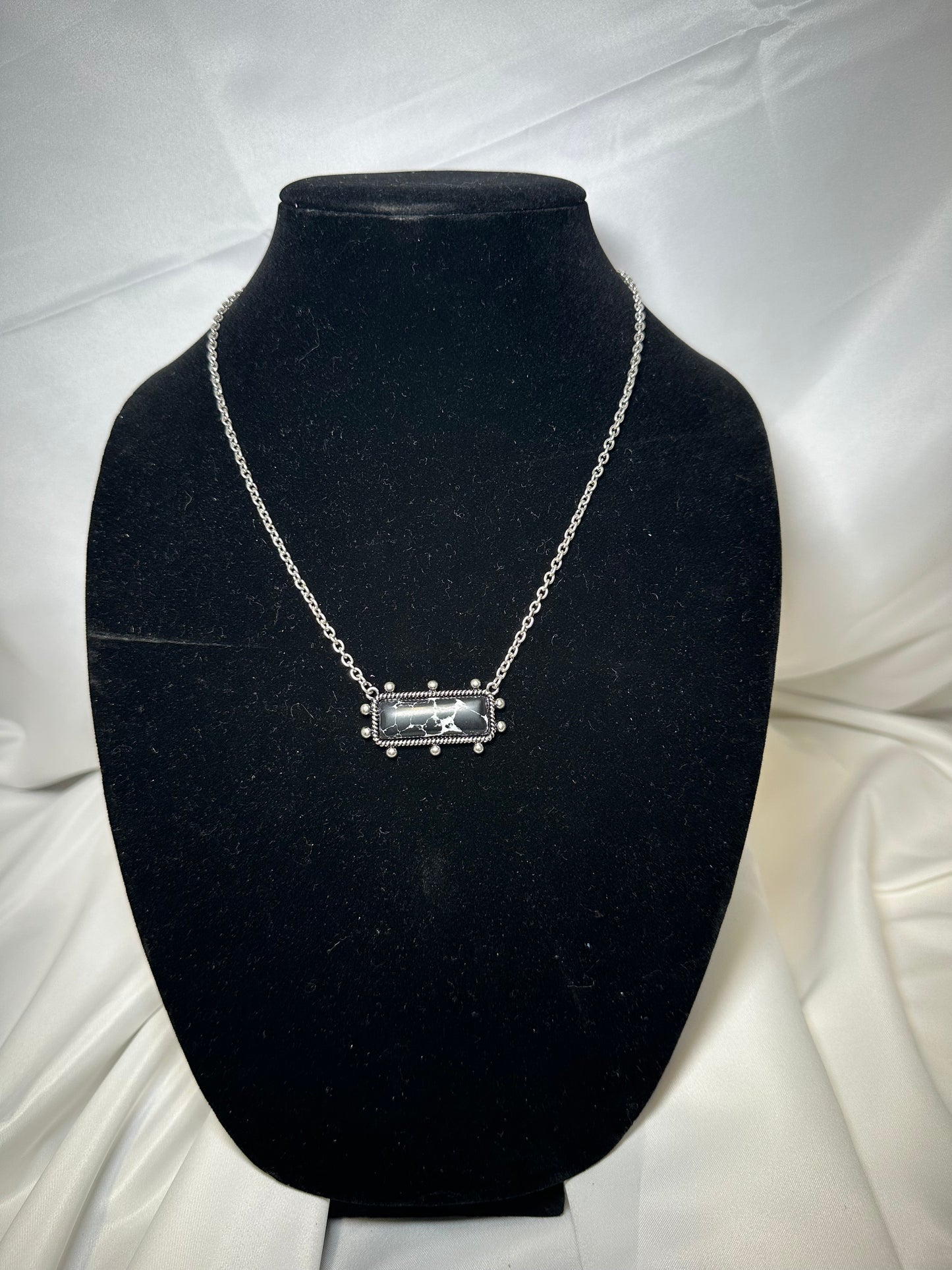 Ball TXR Bar Hand Stone Necklace