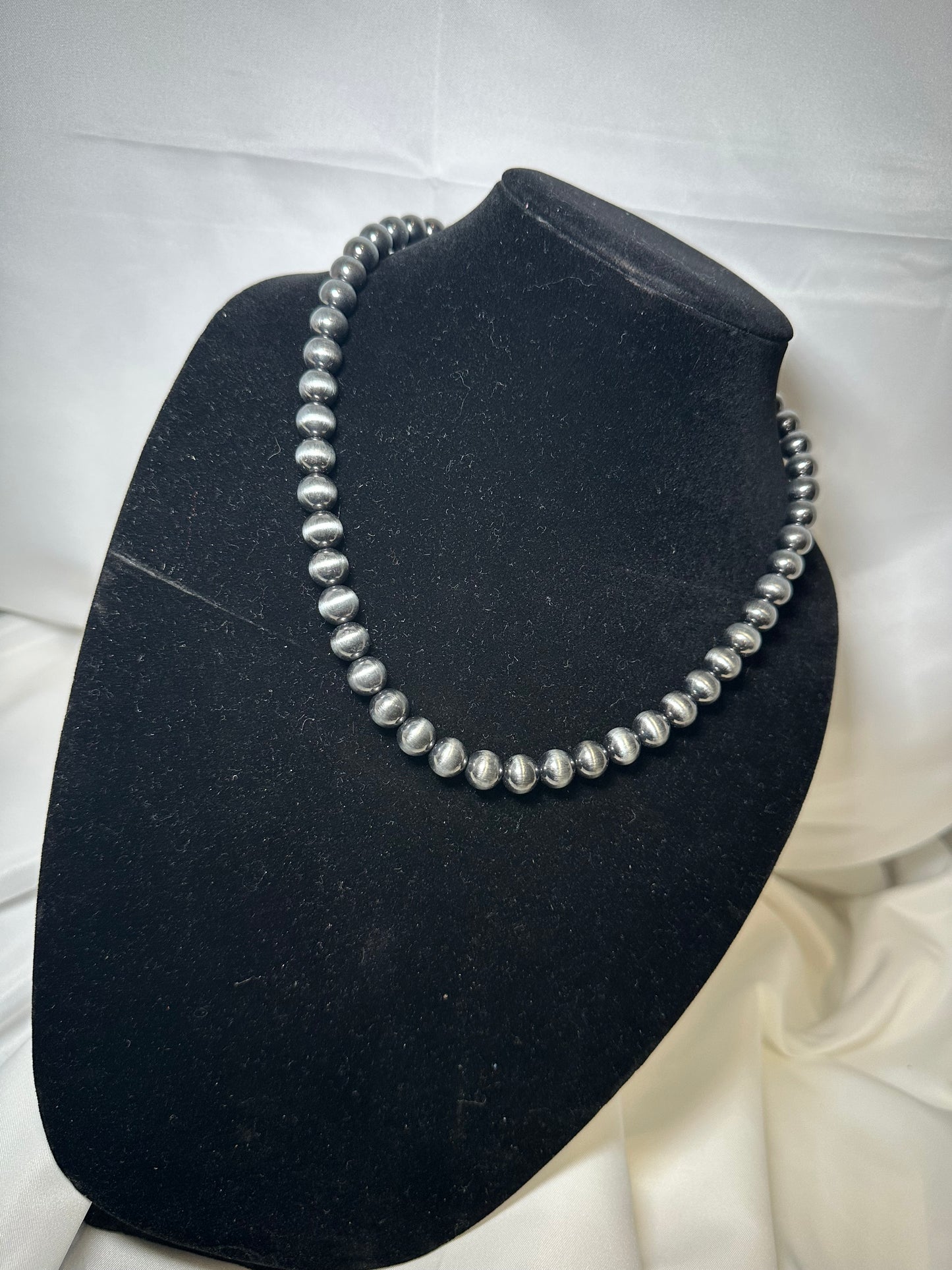 Navajo Style Bead Necklace – Round 10mm - 20"