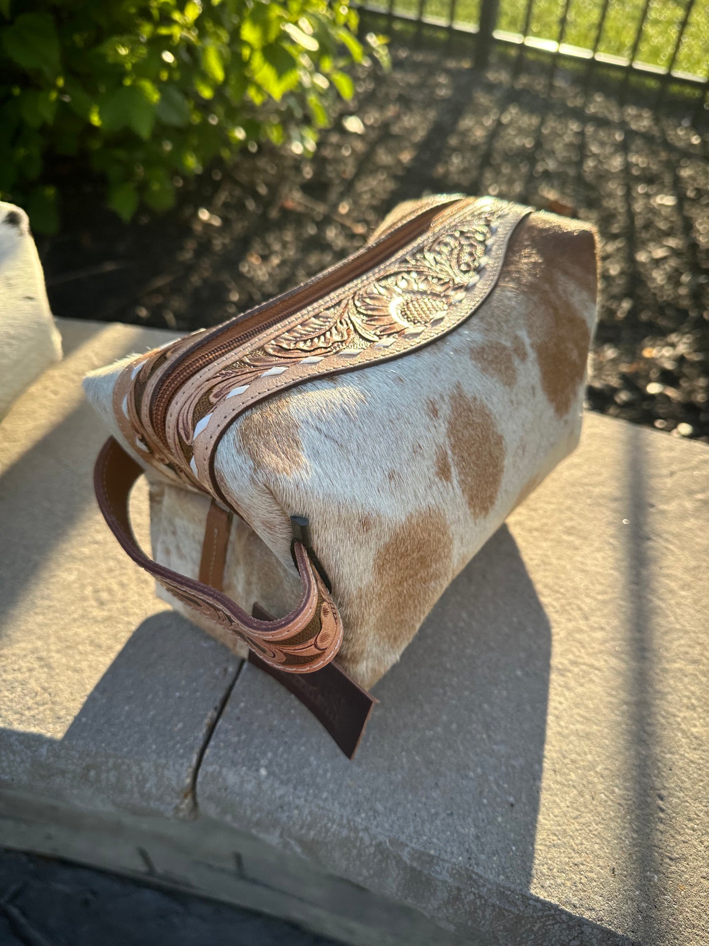 Western Floral Cowhide Leather Travel Cosmetic Storage Case - Toiletry Bags