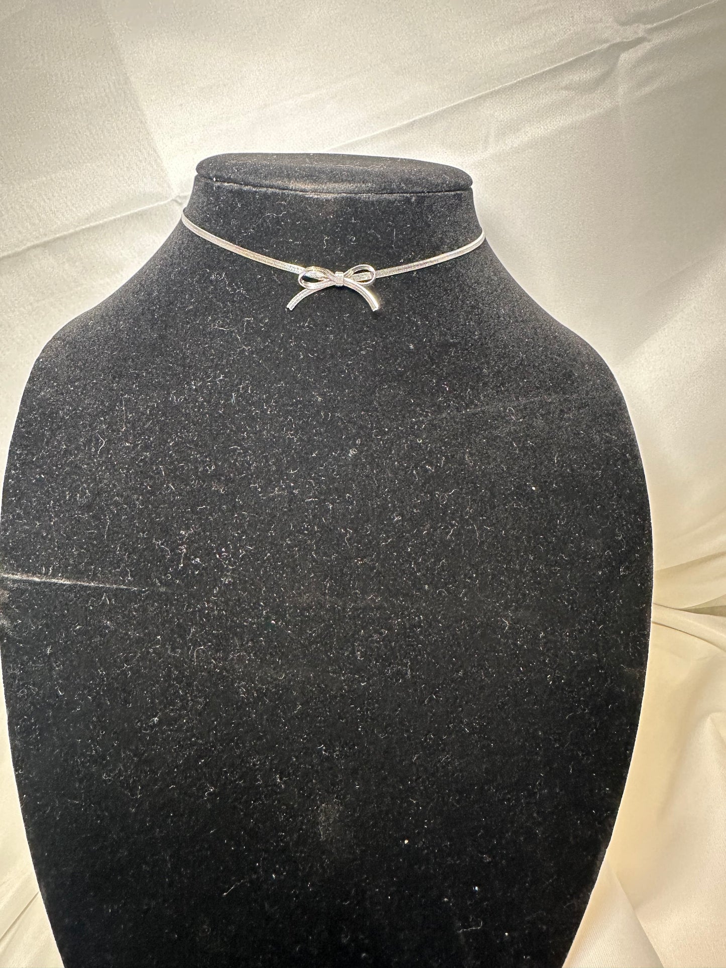 Western Snake Chain Bow Choker
