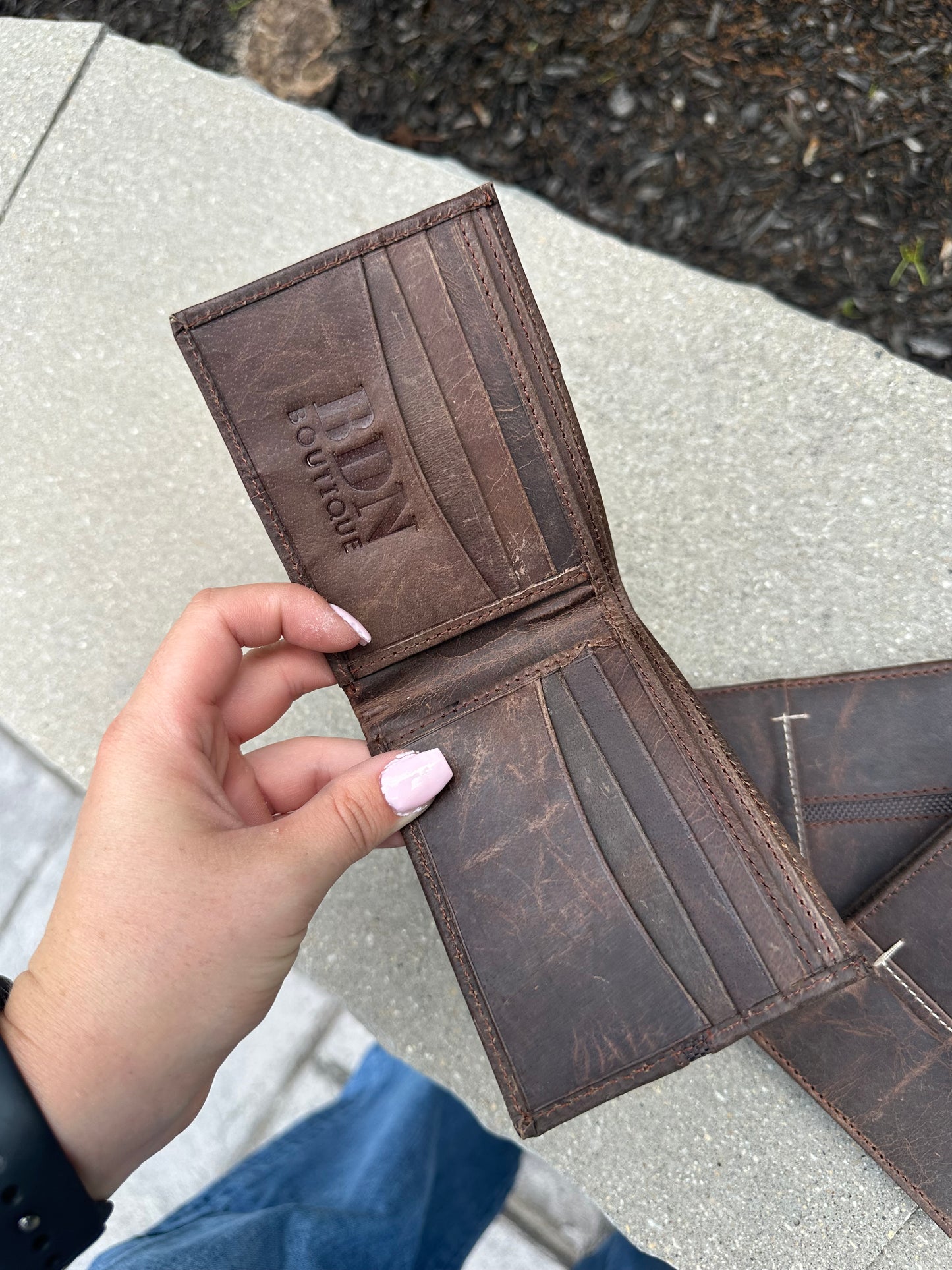 Distressed Leather Short Bifold Wallet
