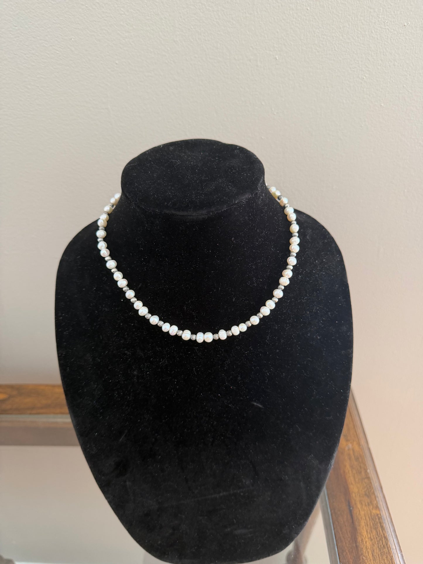 Freshwater pearl x 4mm corrugated pearl necklace