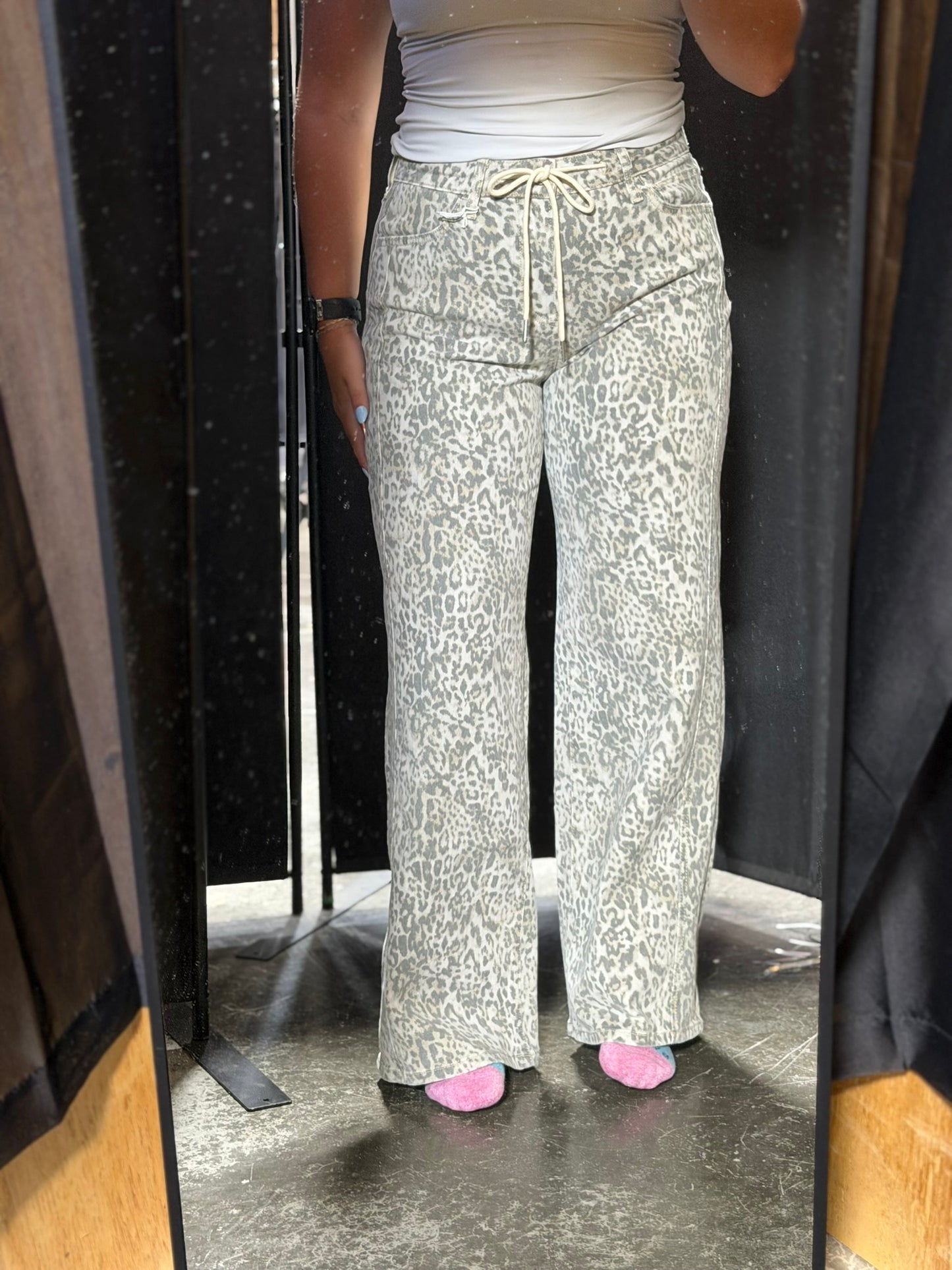 HIGH RISE LEOPARD PRINT DRAWSTRING WIDE JEANS T7517LPD