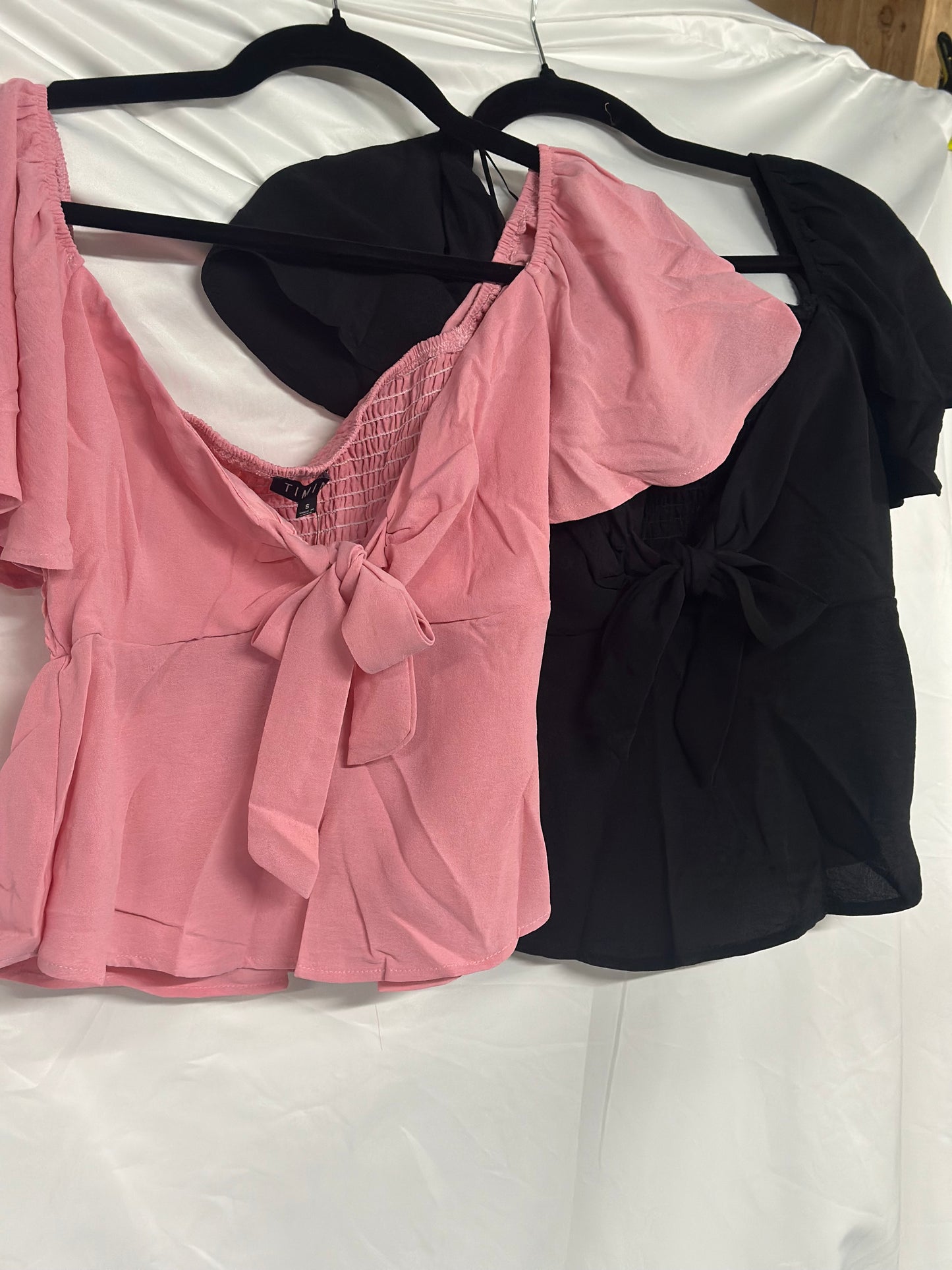 HEART NECK FRONT TIE BLOUSE *