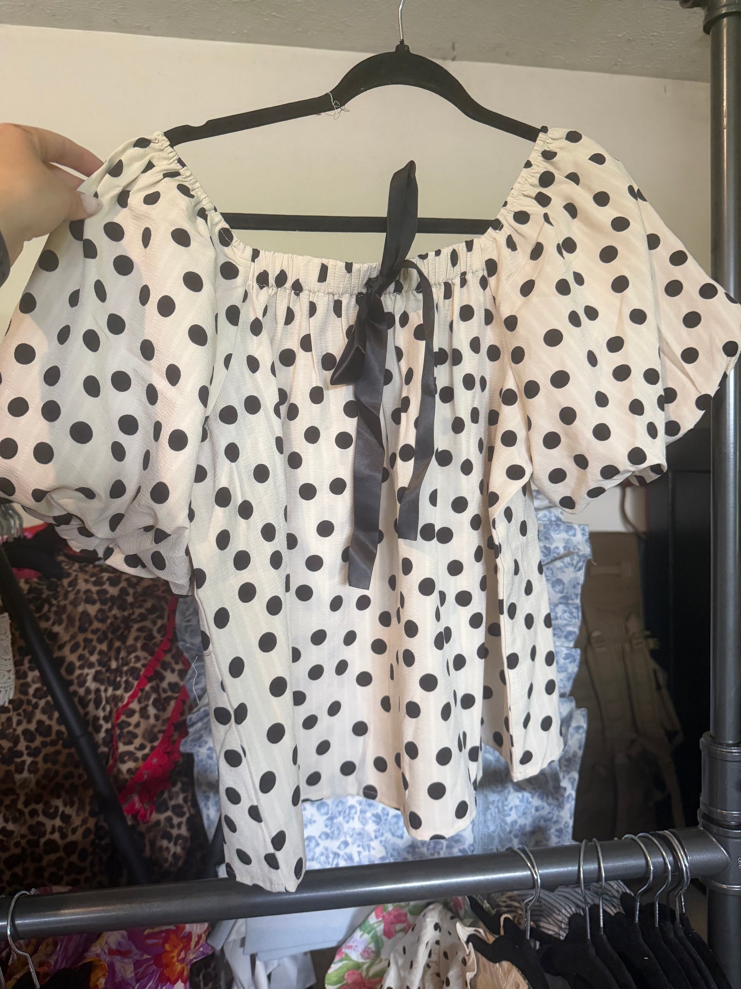 POLKA DOT BOW ELASTIC OPENING PUFF SLEEVES TOP