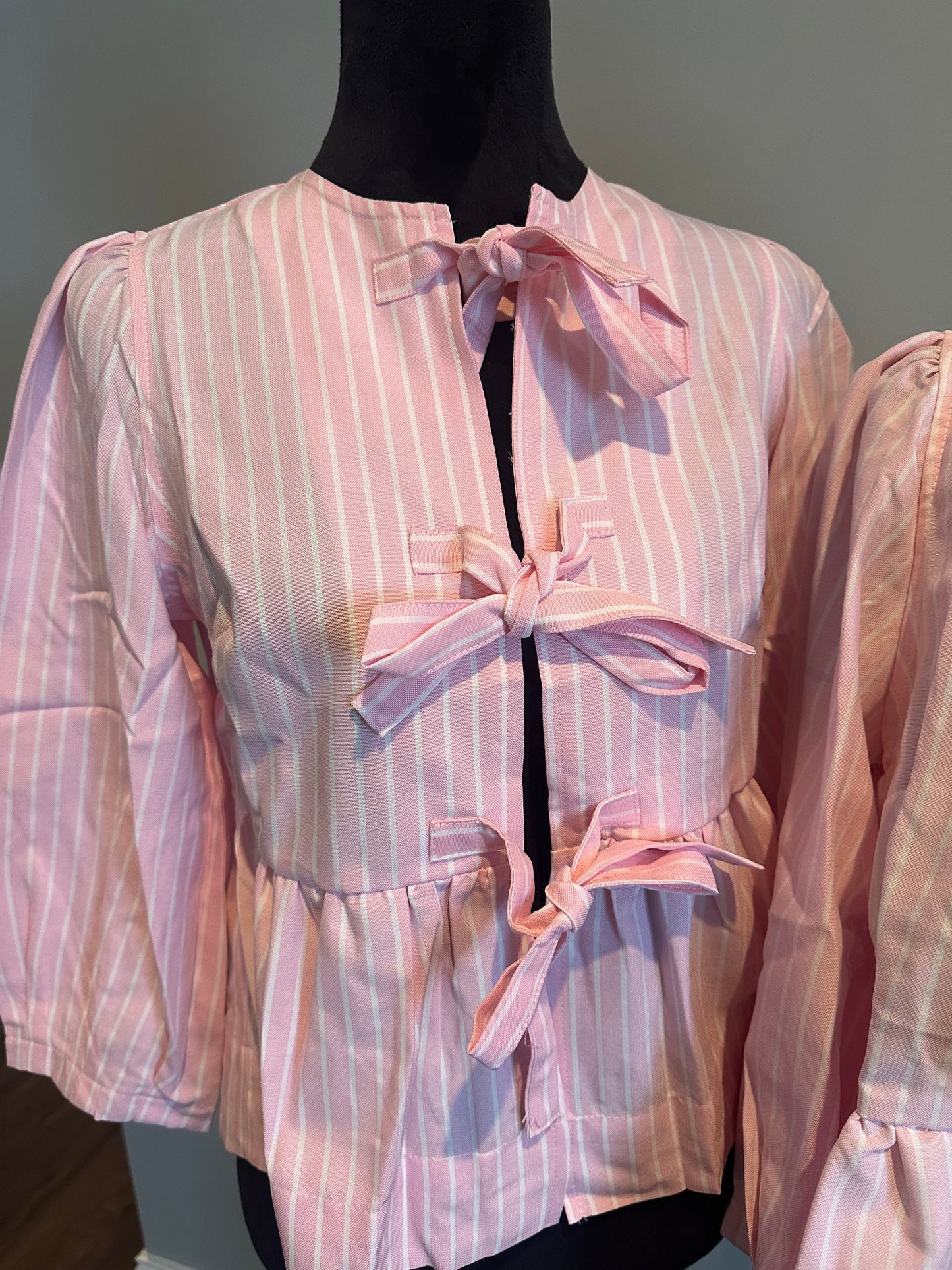 Pink Stripe Bowknot Front Crew Neck Puff Sleeve Blouse