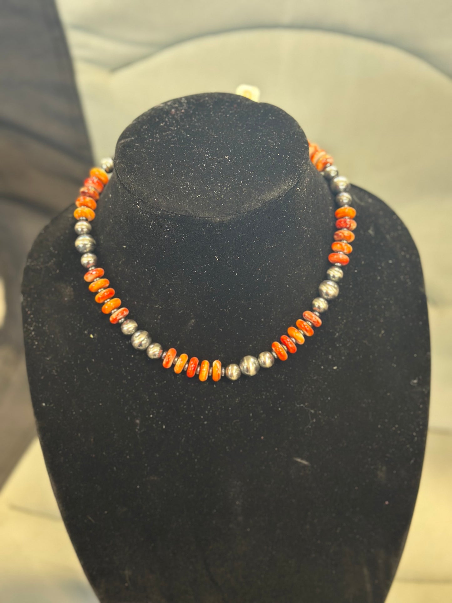 Graduated natural spiny necklace