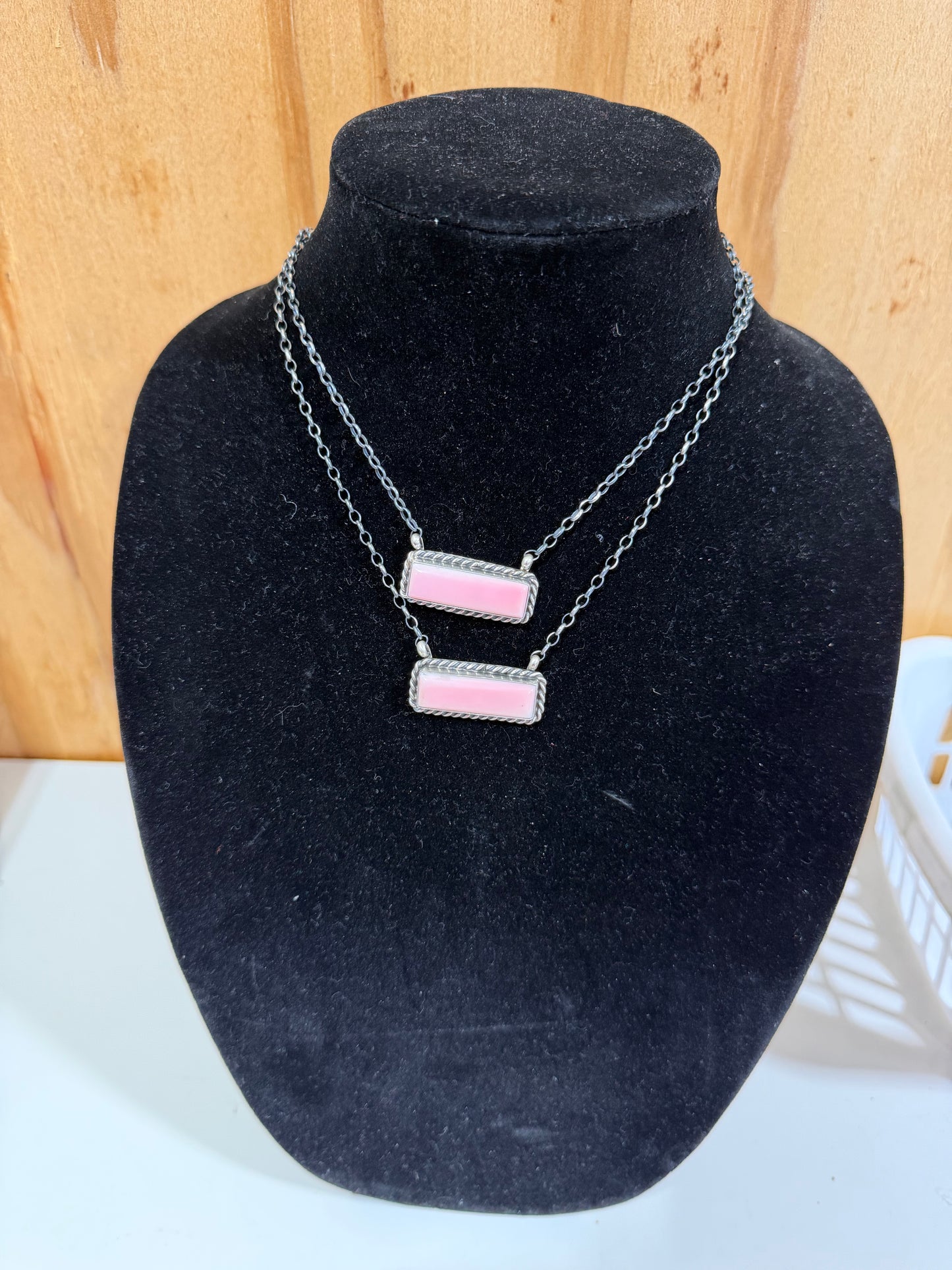 handmade navajo pink conch stone bar necklace