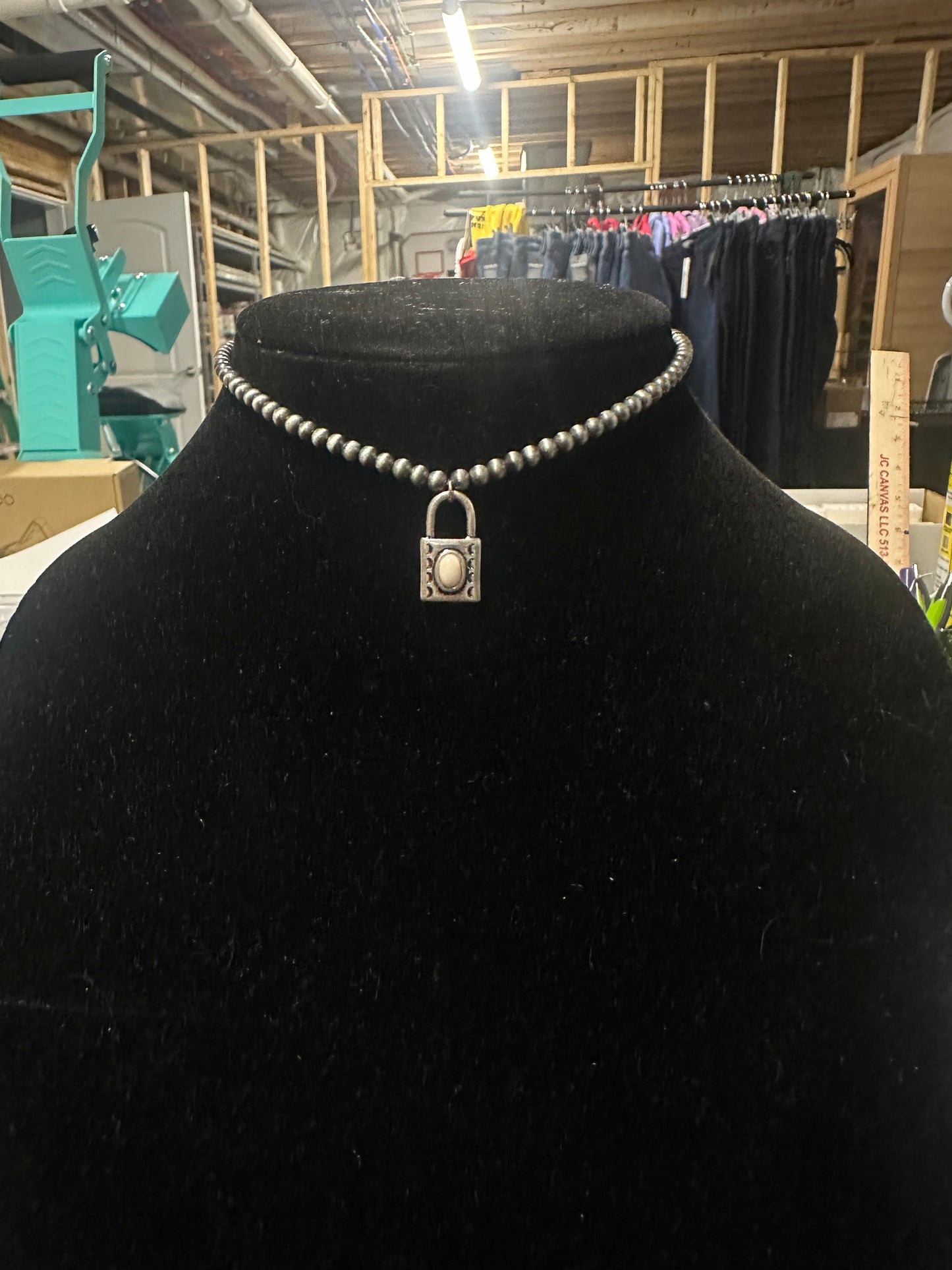 silver peal and lock pendant choker