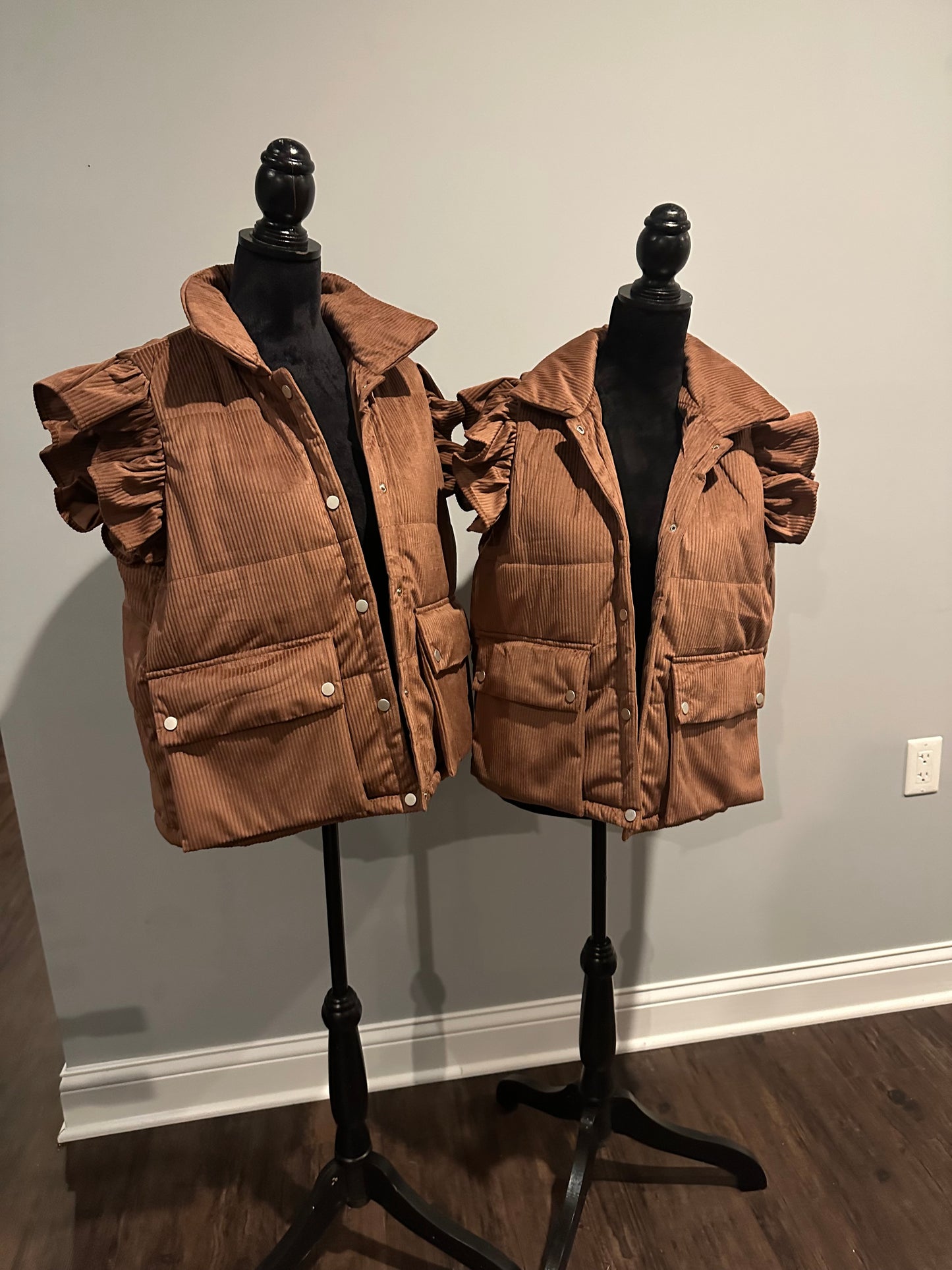 RUFFLE SLEEVE FLAP POCKETS CORDUROY PUFFER VEST