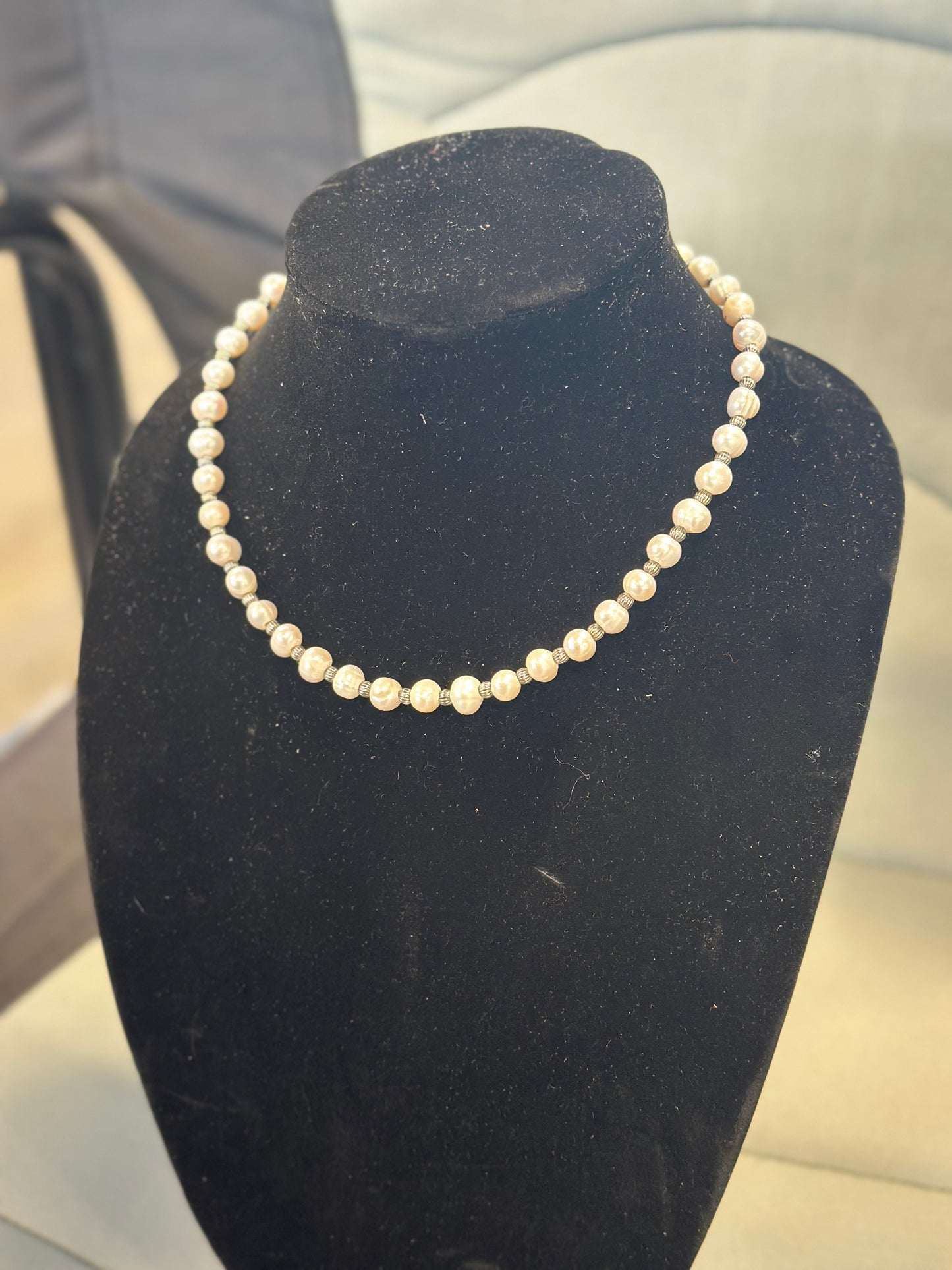 Freshwater pearl x corrugated bead necklace