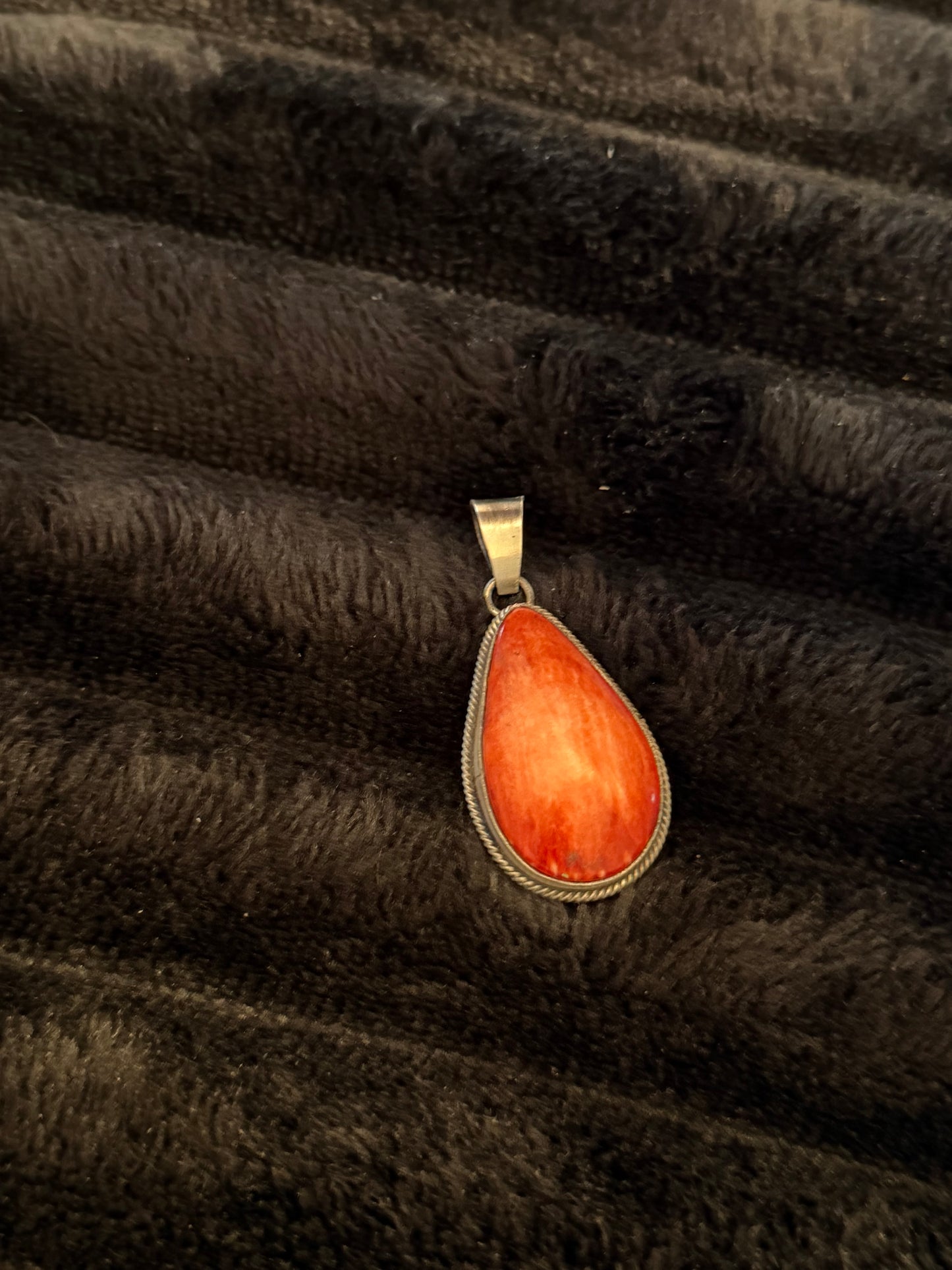 Navajo Handmade Spiny Oyster Pendant - Scott Skeets