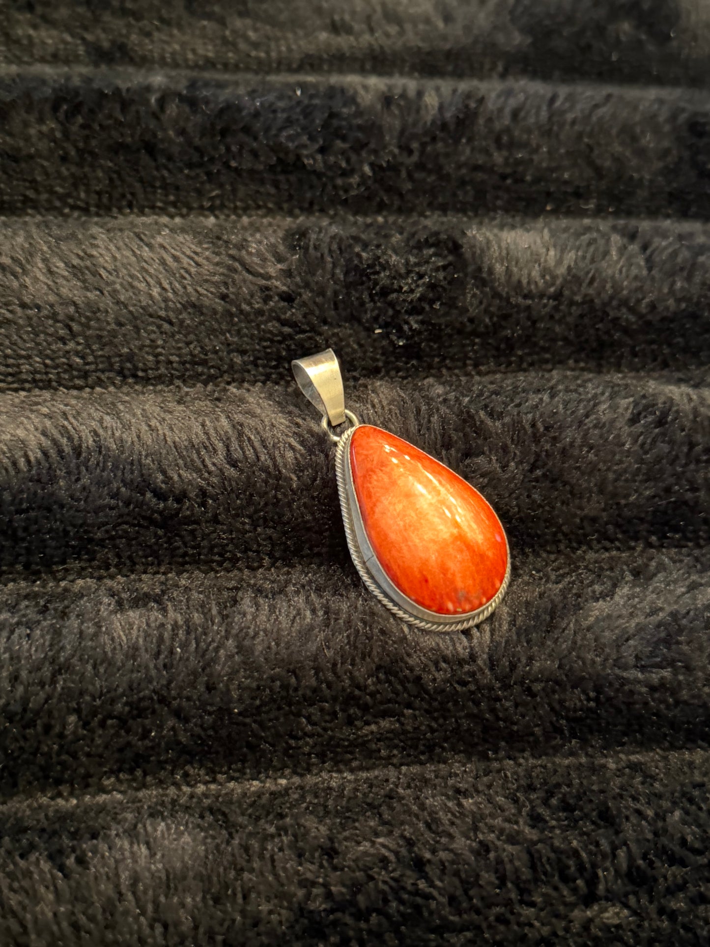 Navajo Handmade Spiny Oyster Pendant - Scott Skeets