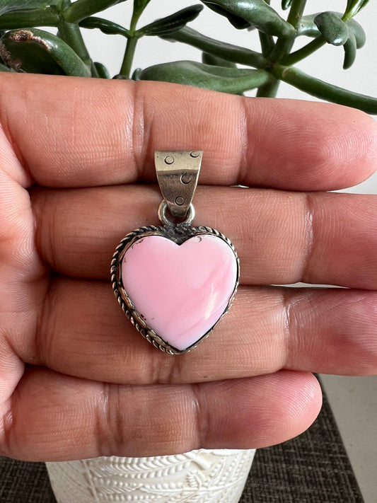 Heart shape pink conch shell pendant, .75 x.75 inches