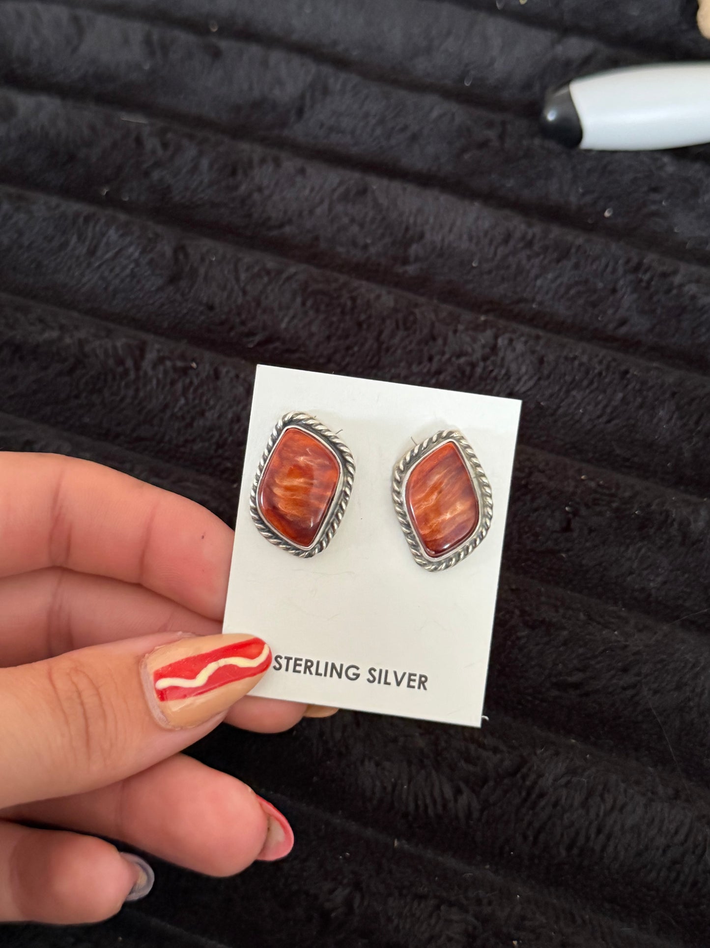 Navajo Handmade Spiny Oyster Earrings - Judith Dixon