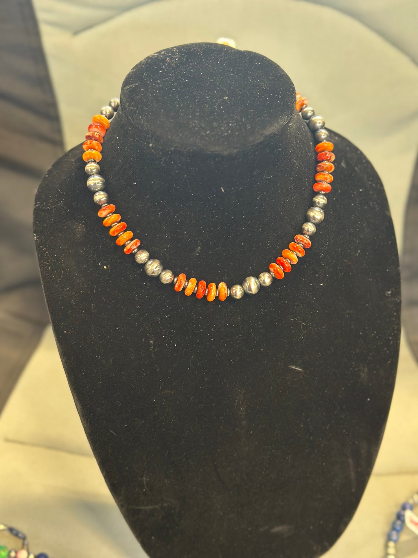 Graduated natural spiny necklace