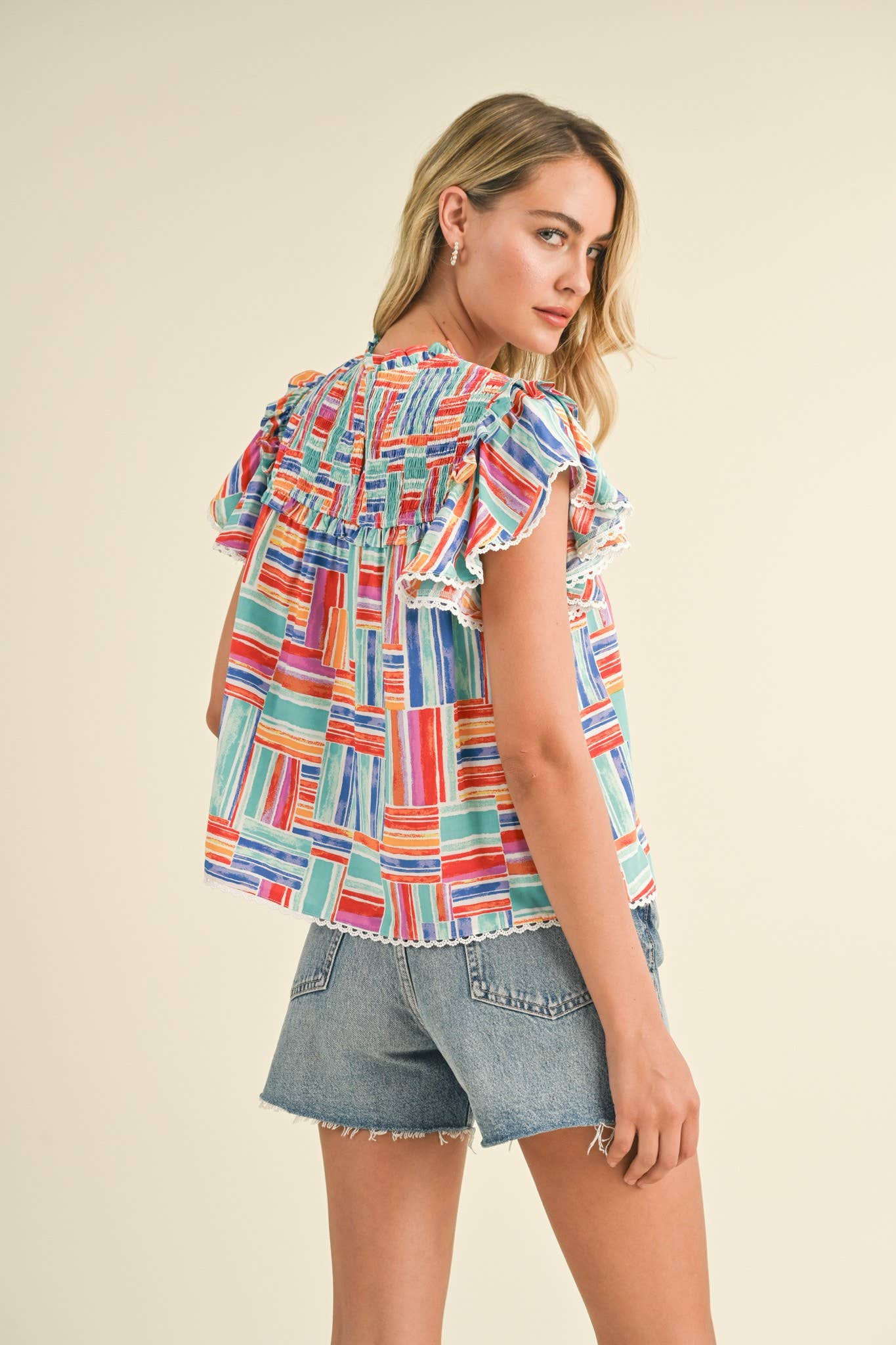 EXCLUSIVE PRINT SMOCKED YOKE RUFFLE TRIM TOP
