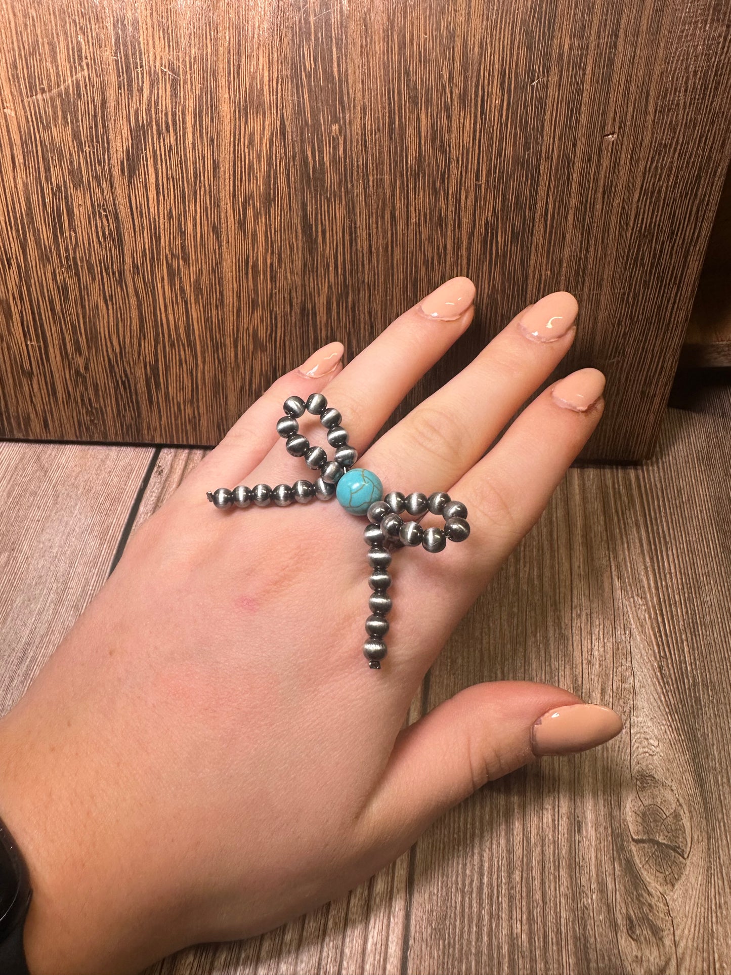 Navajo Style Pearl Bow Stretch Ring