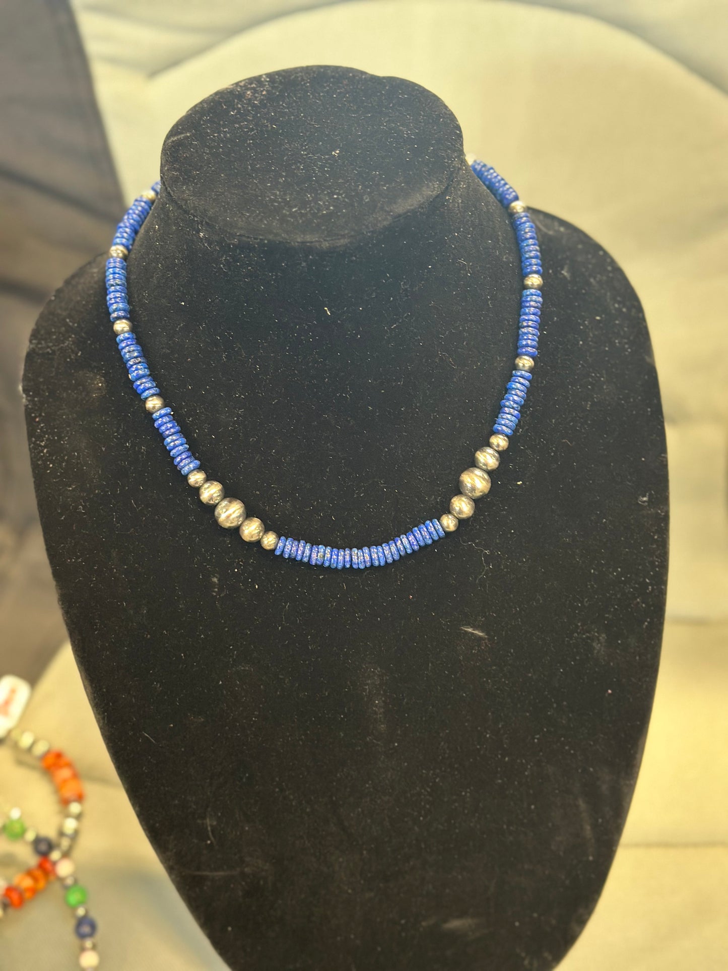 Graduated pearl x blue lapis necklace