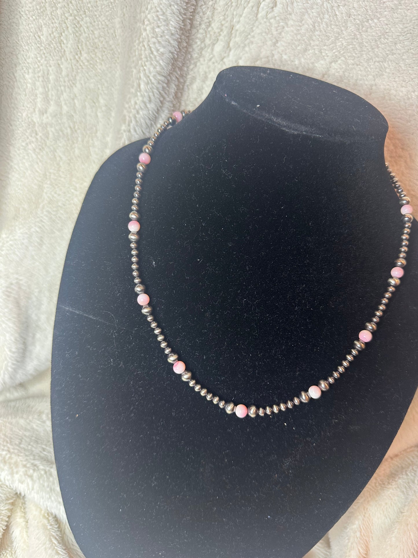 4mm graduted 6mm pink conch necklace