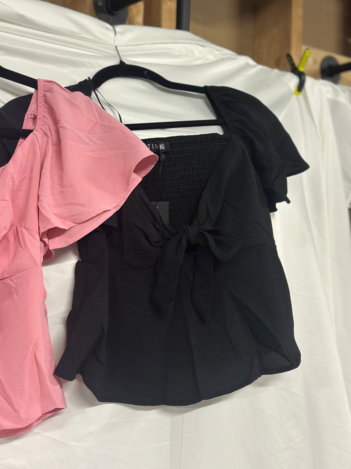 HEART NECK FRONT TIE BLOUSE *