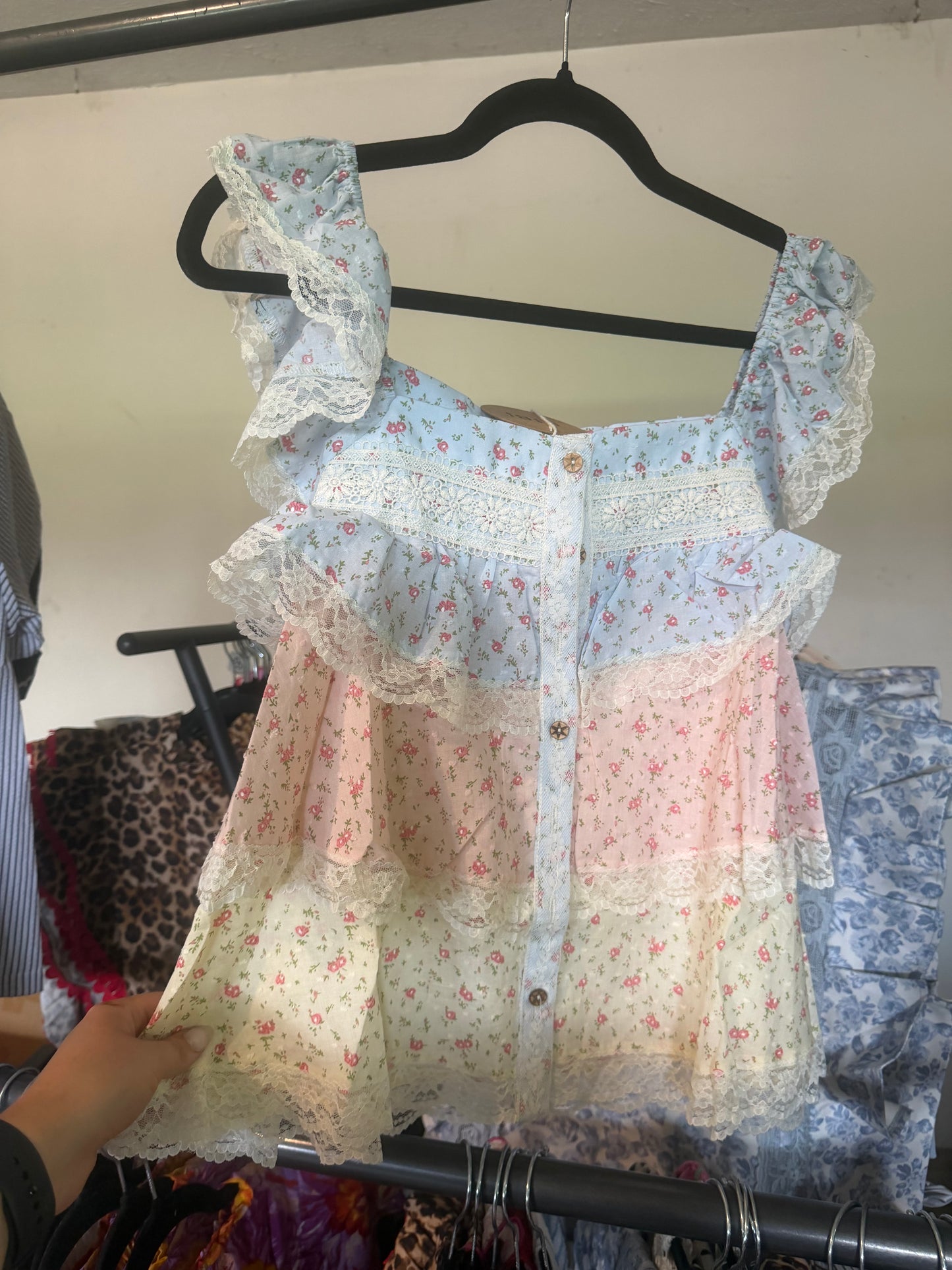 FLORAL COLOR BLOCK LACE TRIMMED RUFFLED TOP