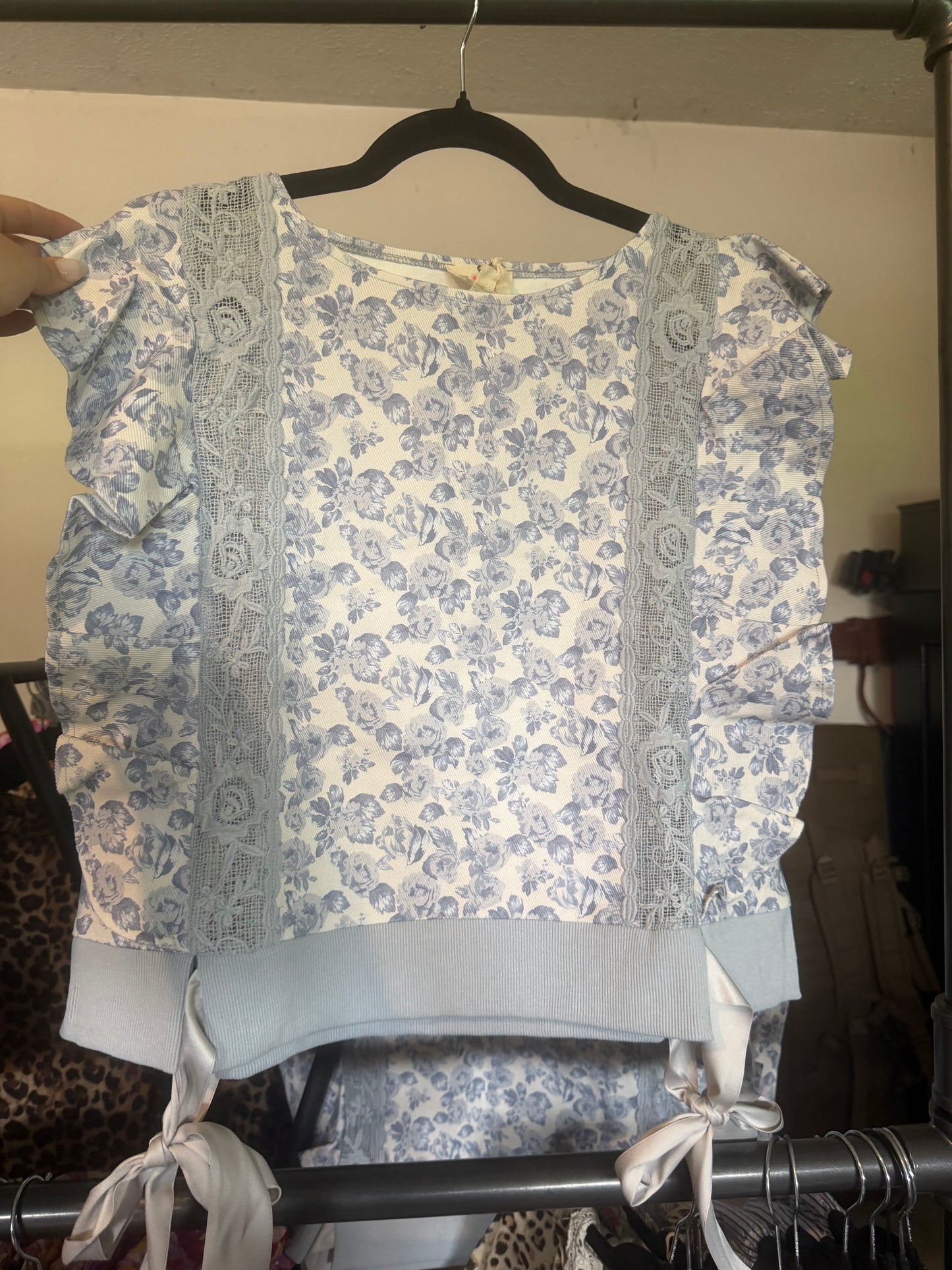 FLORAL PRINTED TWILL LACE TRIM DETAIL SIDE BOW TIED TOP