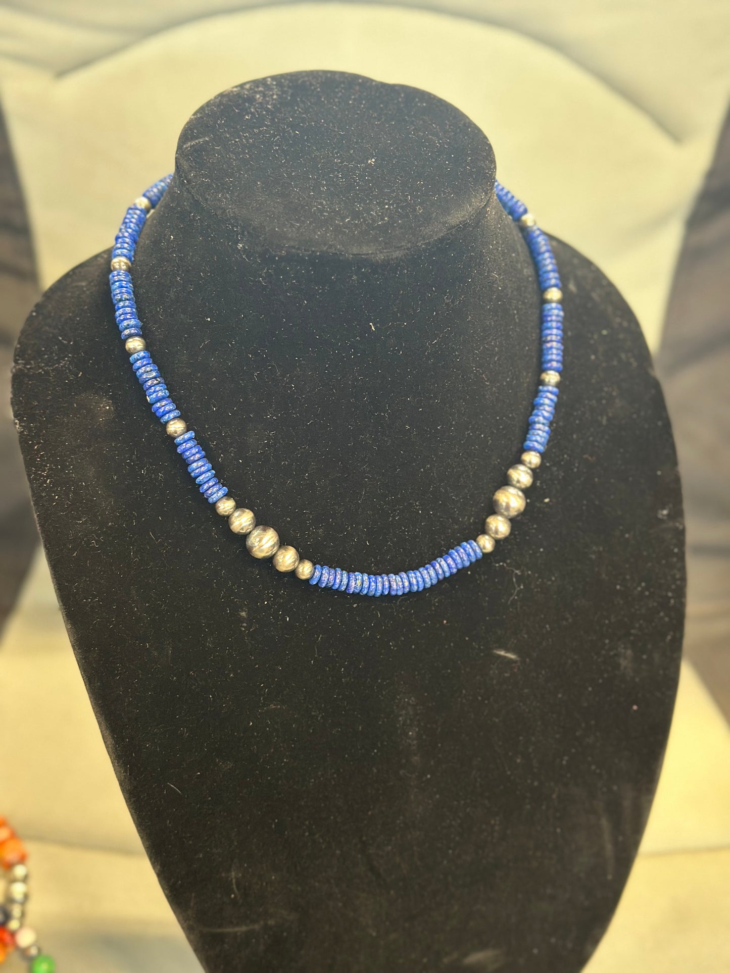 Graduated pearl x blue lapis necklace