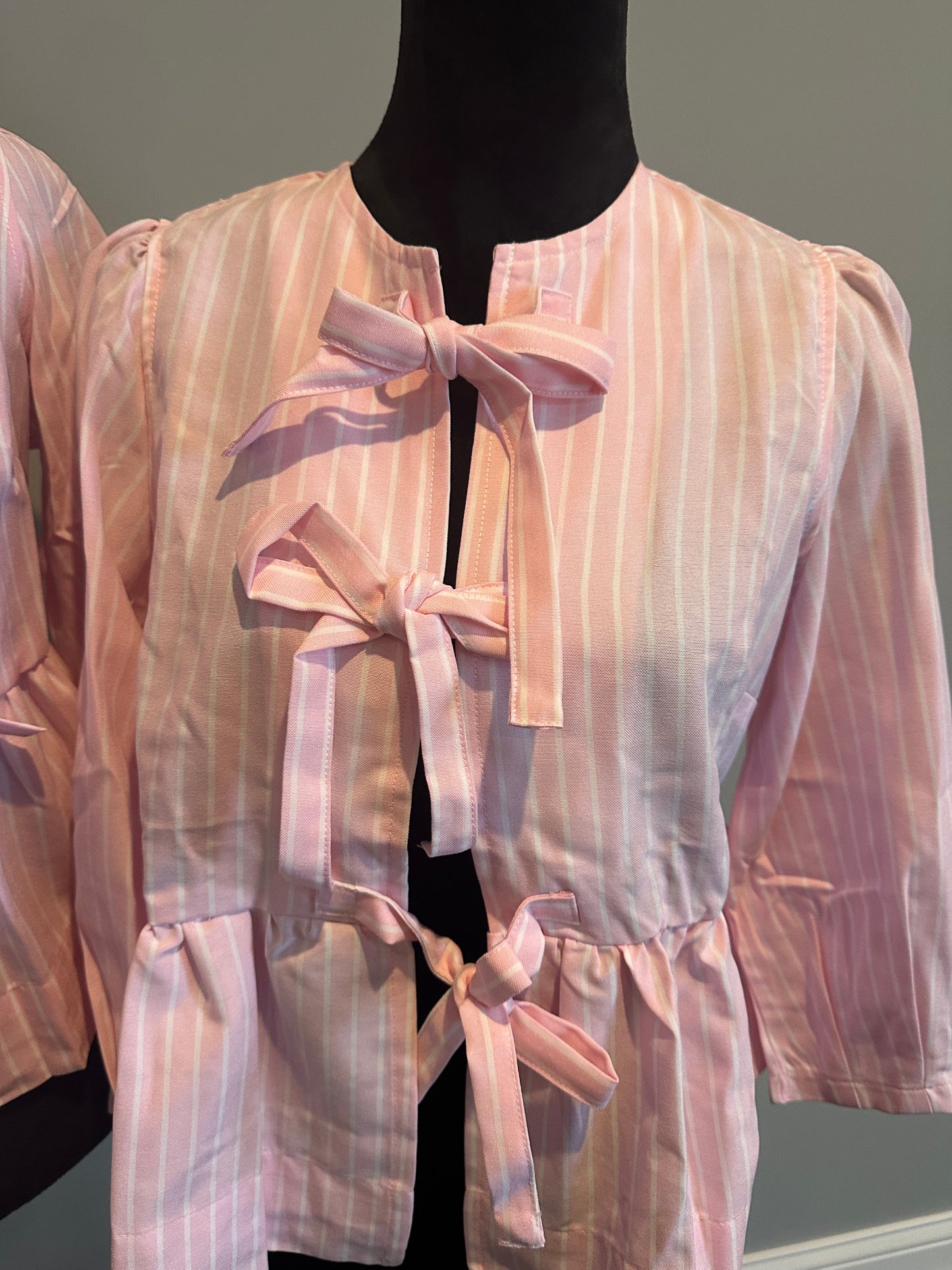 Pink Stripe Bowknot Front Crew Neck Puff Sleeve Blouse