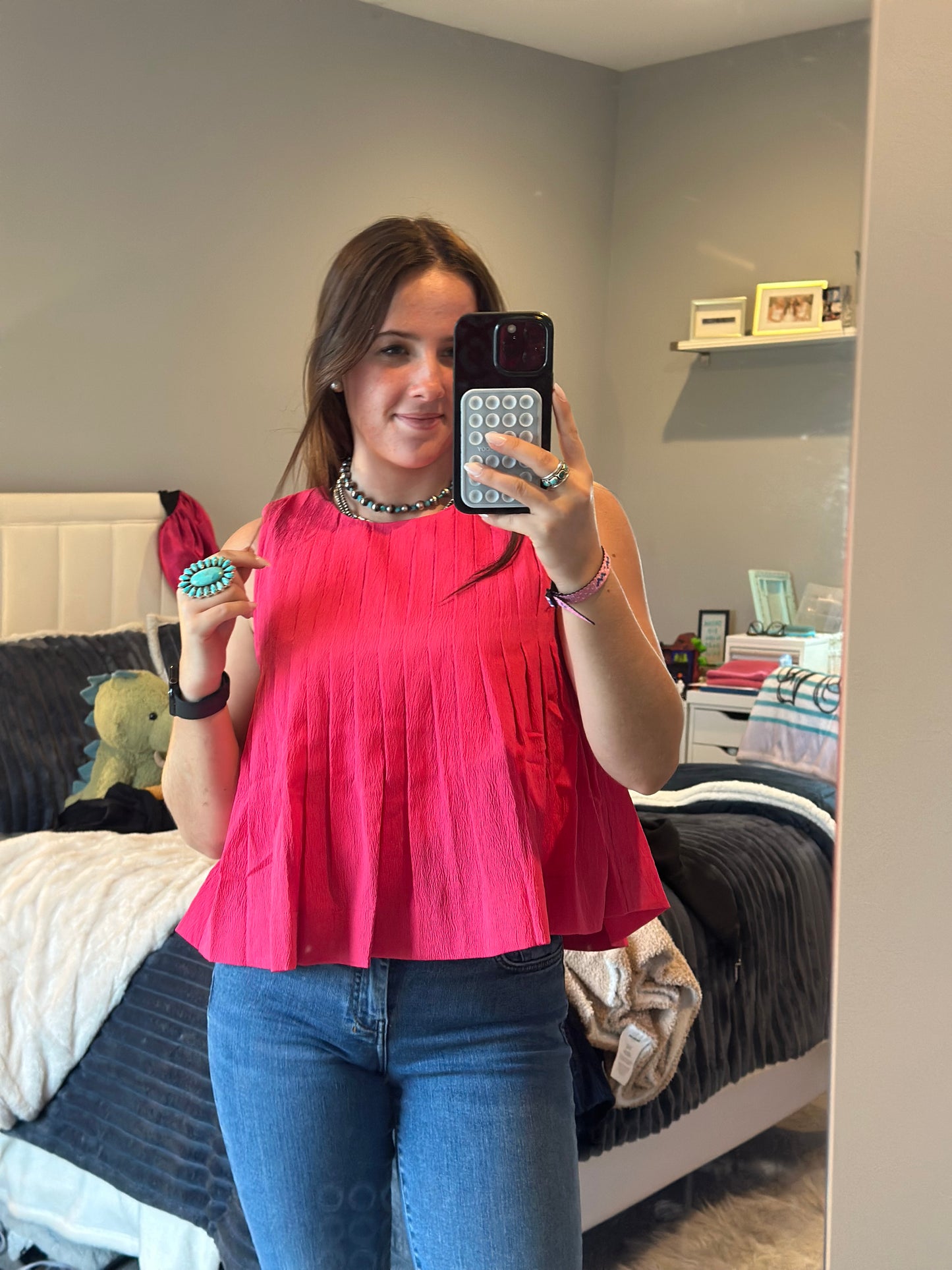 Solid pleated sleevless crop blouse