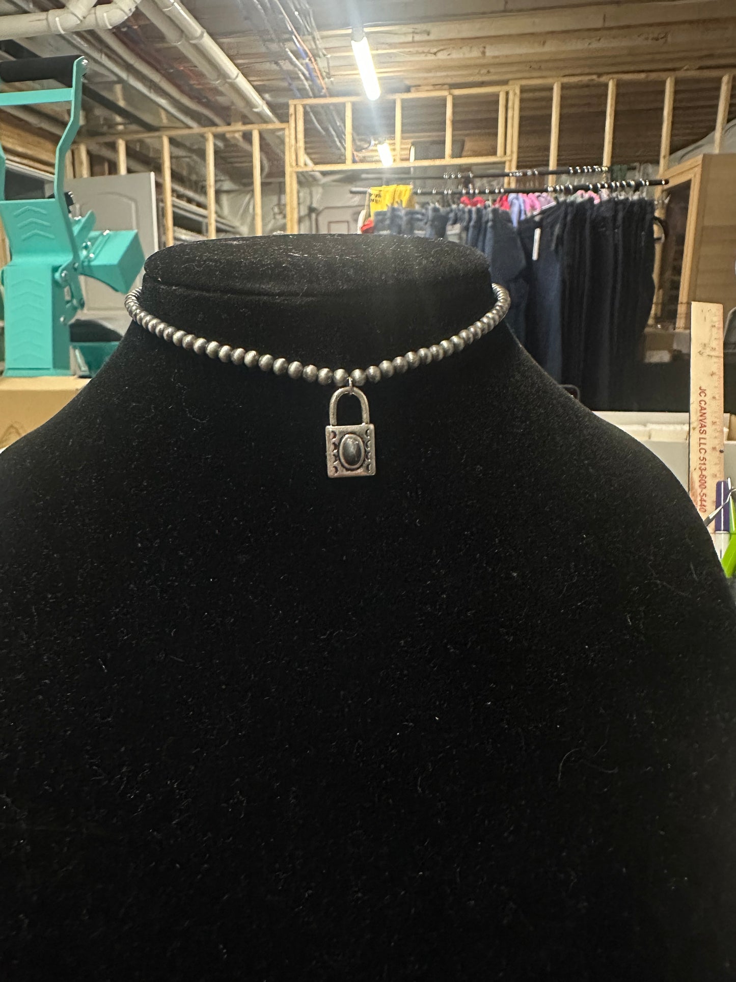 silver peal and lock pendant choker
