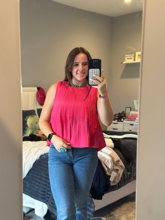 Solid pleated sleevless crop blouse