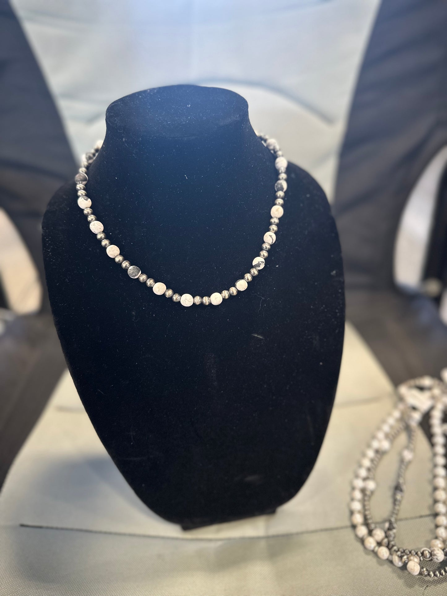 Graduated pearl x white buffalo necklace