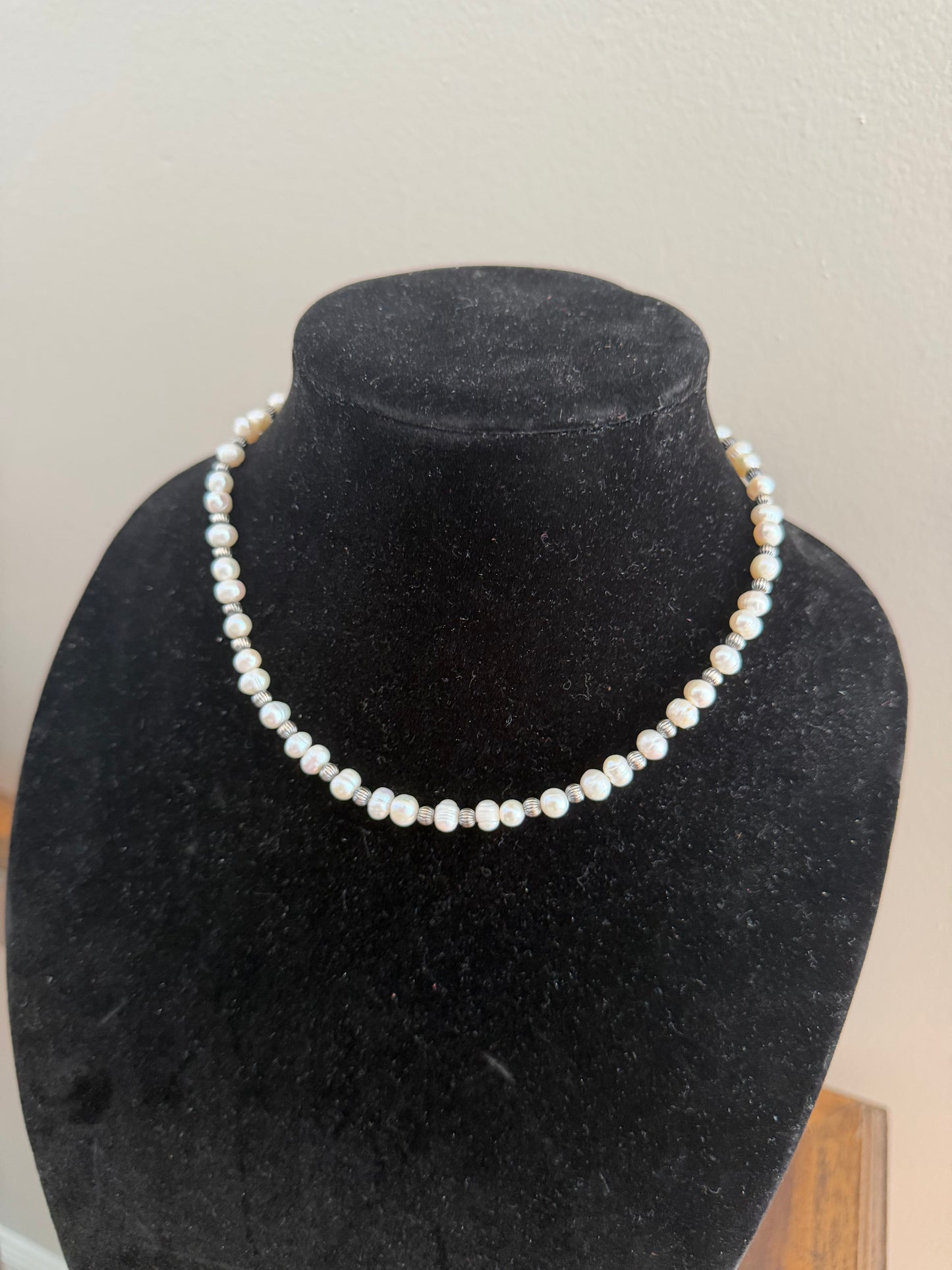 Freshwater pearl x 4mm corrugated pearl necklace