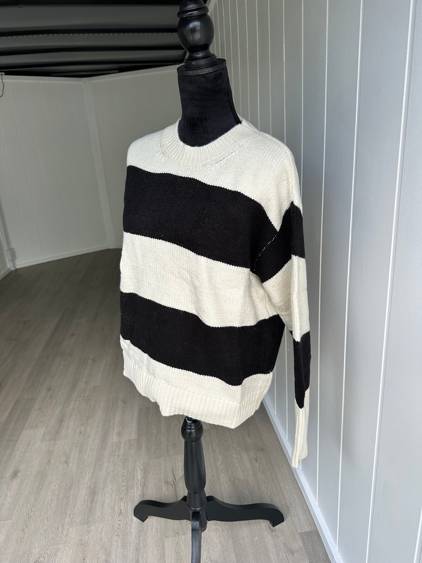 Jet Stream Colorblock Loose Pullover Sweater