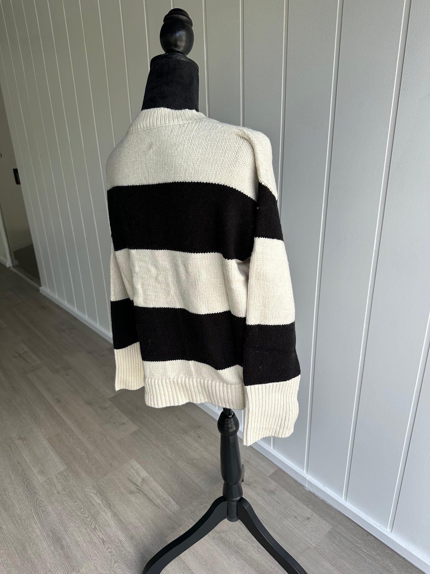 Jet Stream Colorblock Loose Pullover Sweater