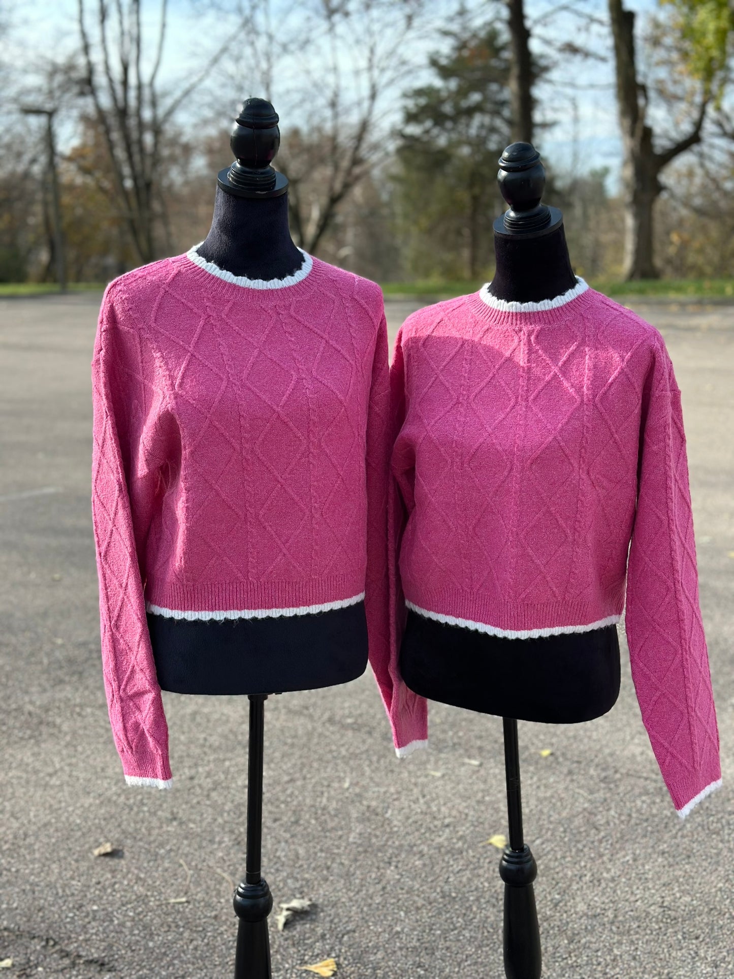 PINK CABLE KNIT CROPPED SWEATER