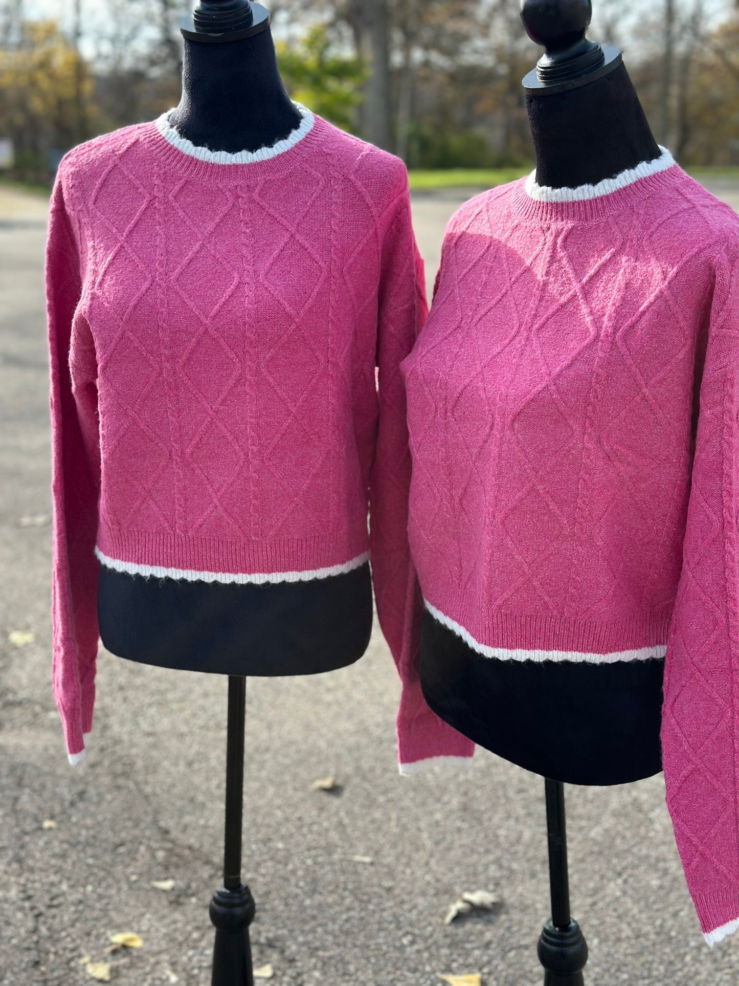 PINK CABLE KNIT CROPPED SWEATER