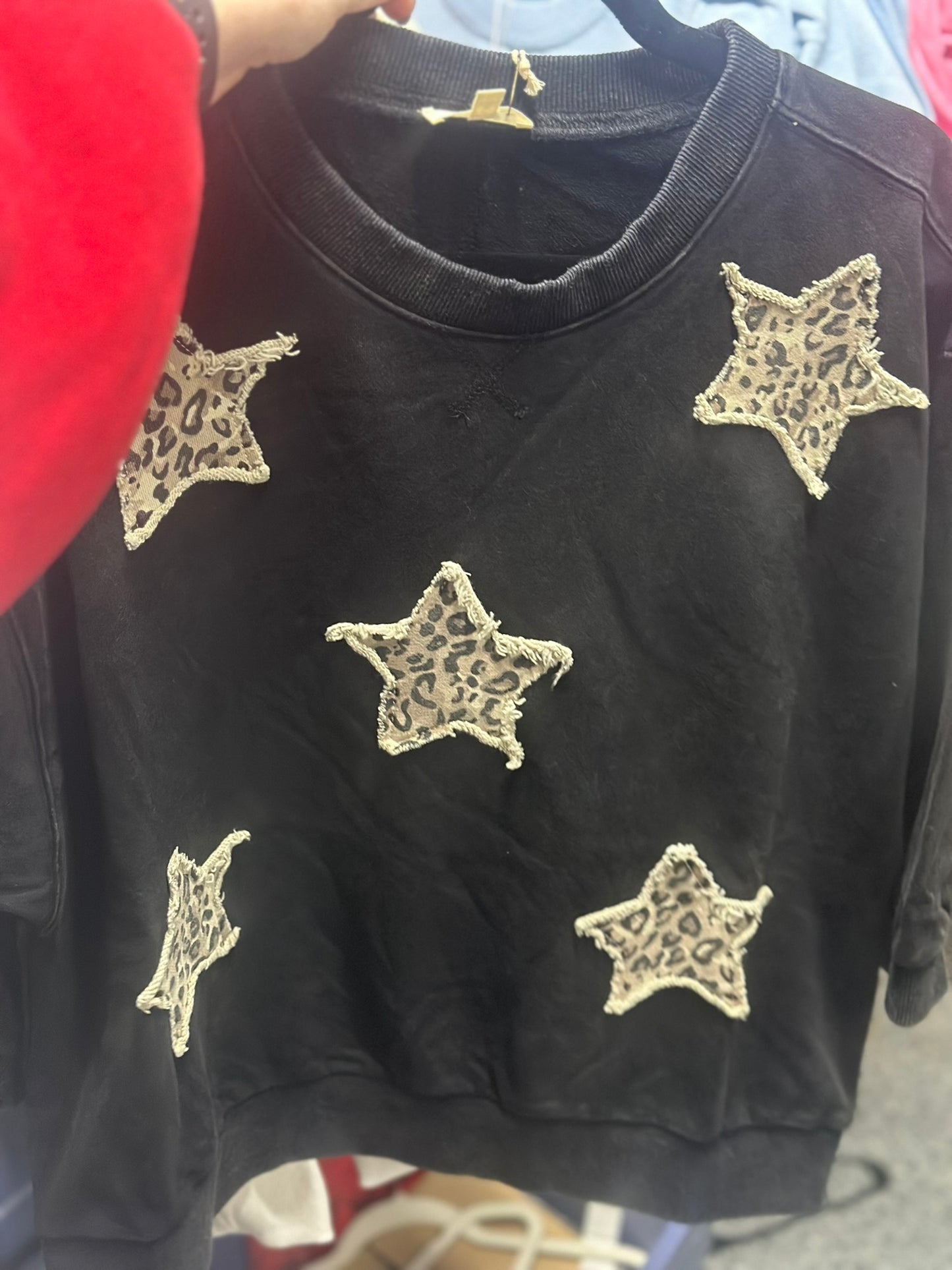 3/4 sleeves washed casual top with leopard star patch detail.