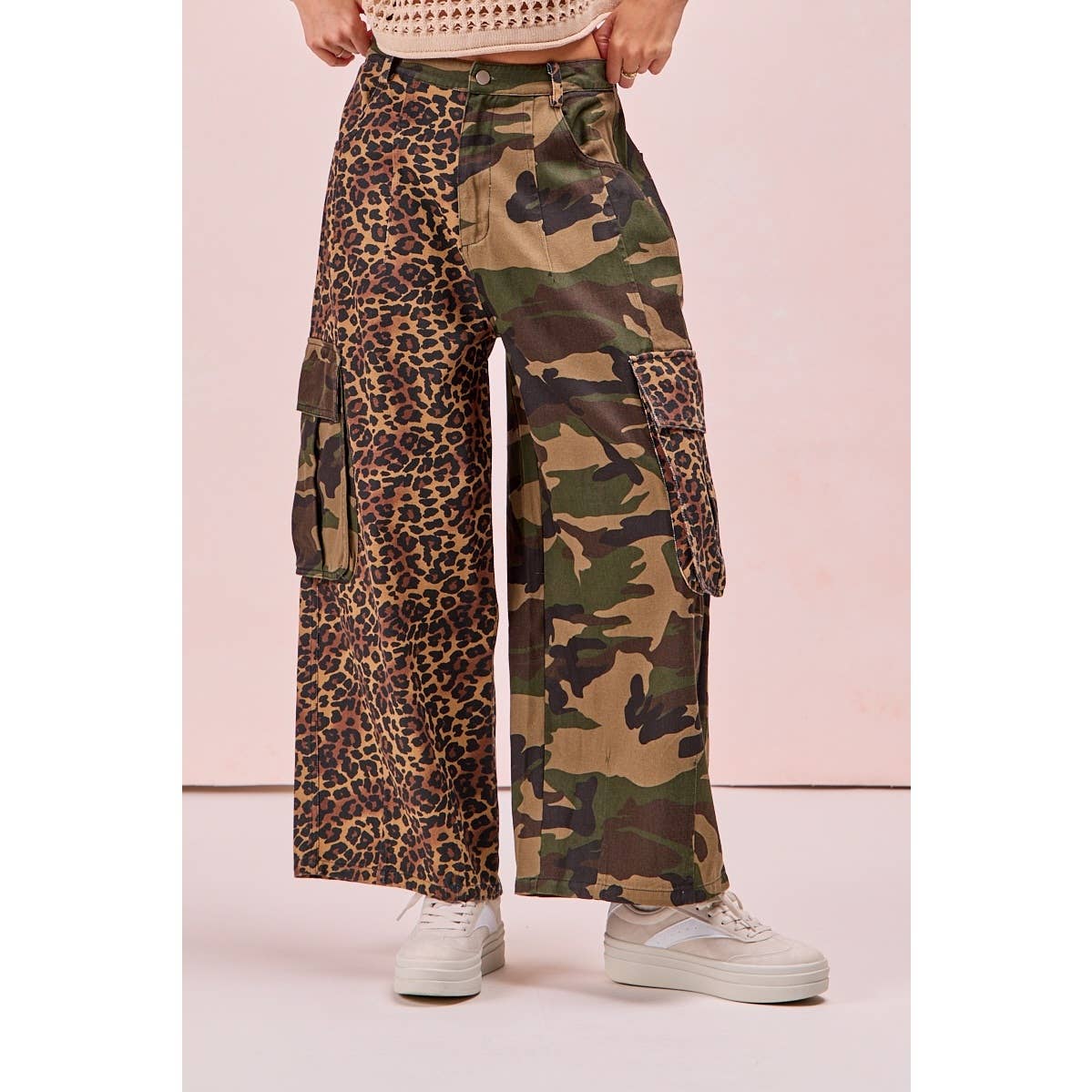 LEOPARD AND CAMOUFLAGE MIXED CARGO POCKETS PANTS