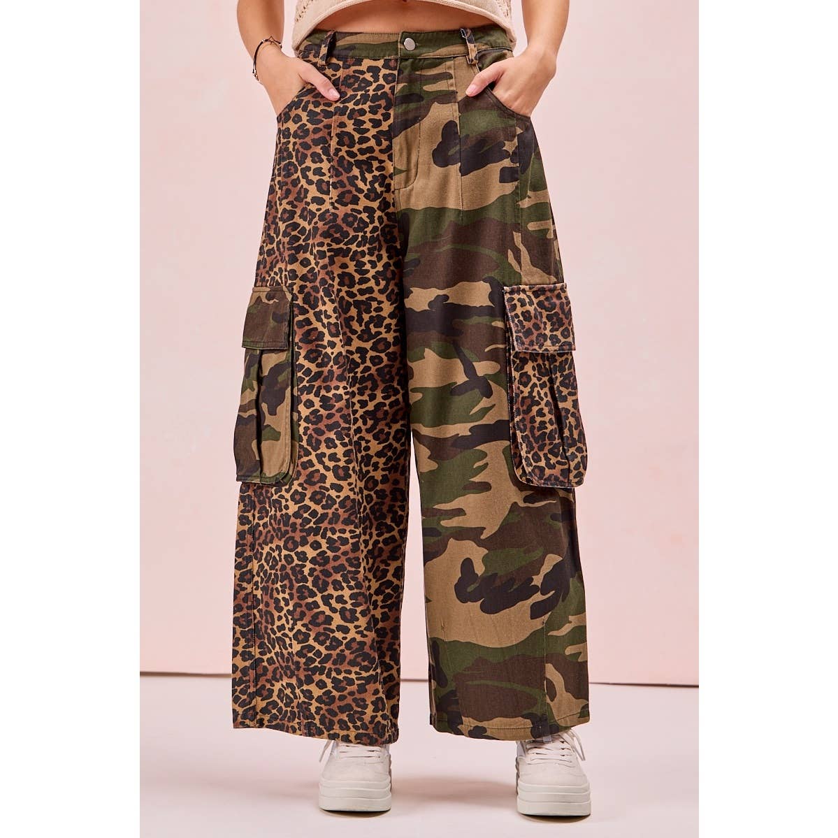 LEOPARD AND CAMOUFLAGE MIXED CARGO POCKETS PANTS