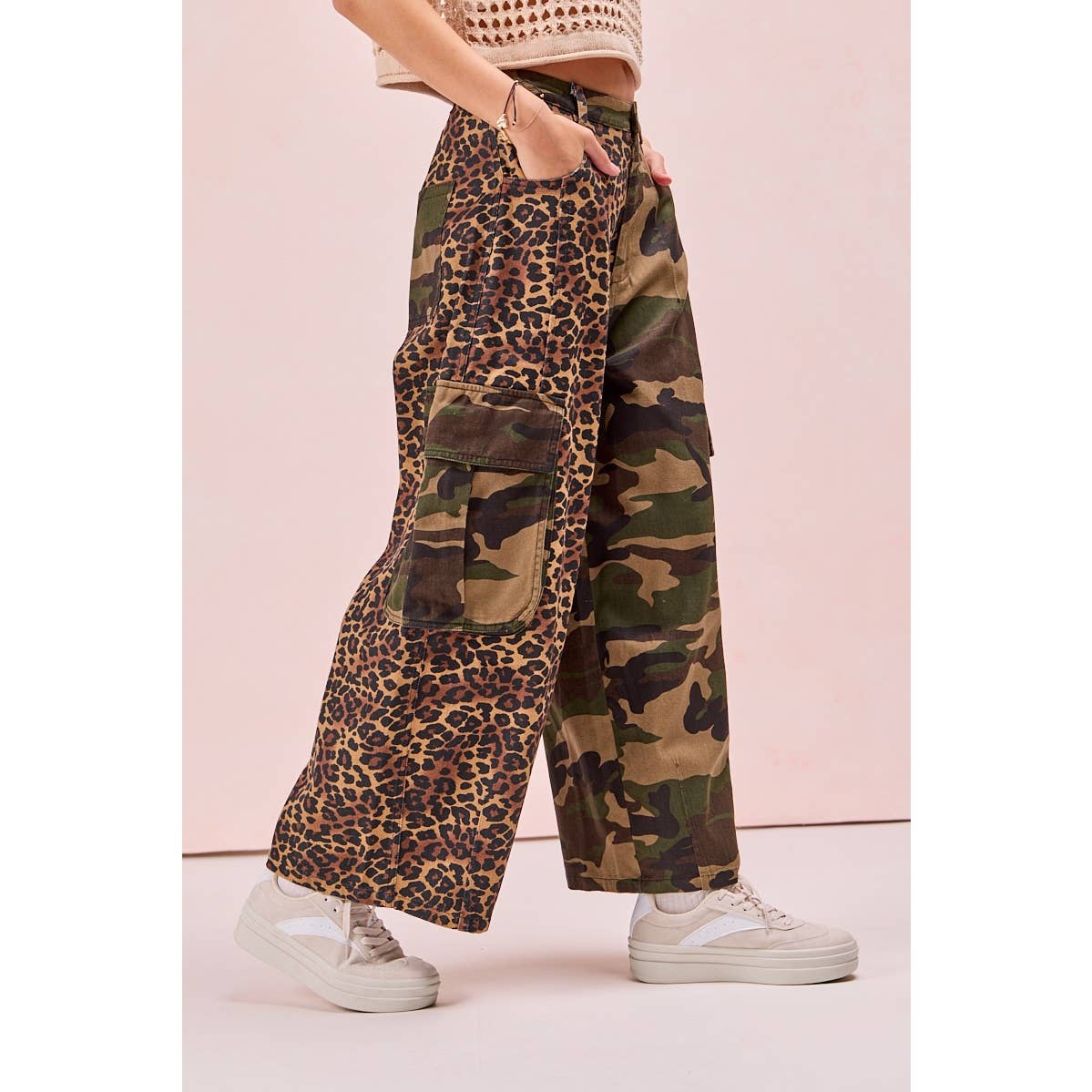 LEOPARD AND CAMOUFLAGE MIXED CARGO POCKETS PANTS