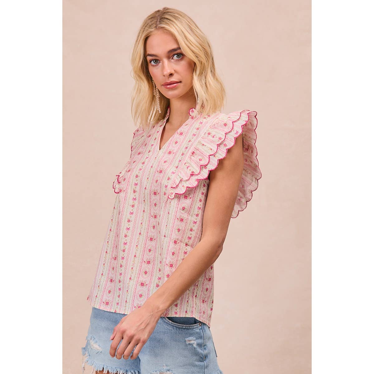 PRINTED WOVEN SCALLOPE EDGE DETAIL RUFFLED SLEEVES V NECK TO